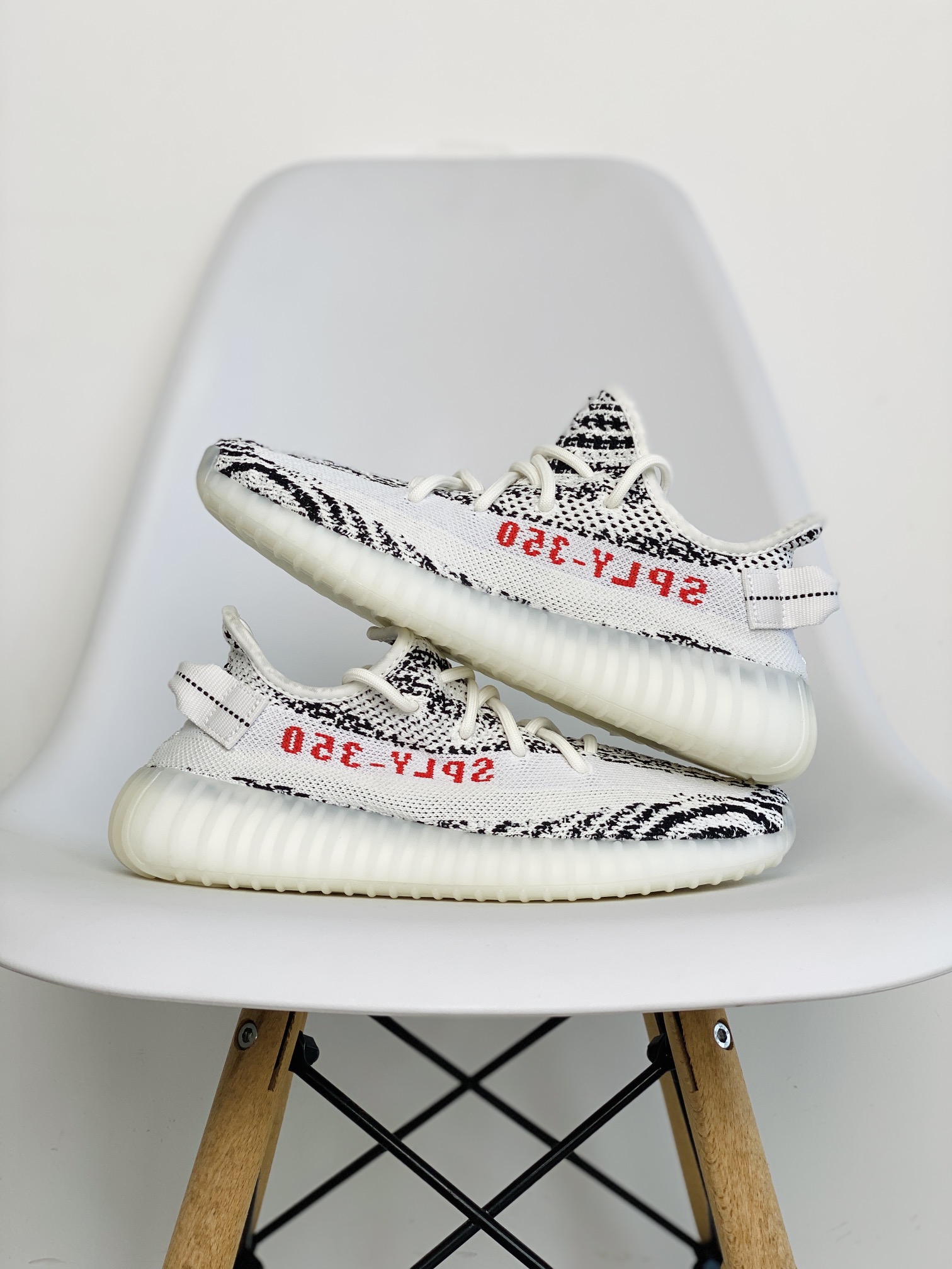 adidas originals Yeezy Boost 350 V2 Zebra 白斑馬  低筒 休闲鞋 运动鞋 男鞋 女鞋 CP9654