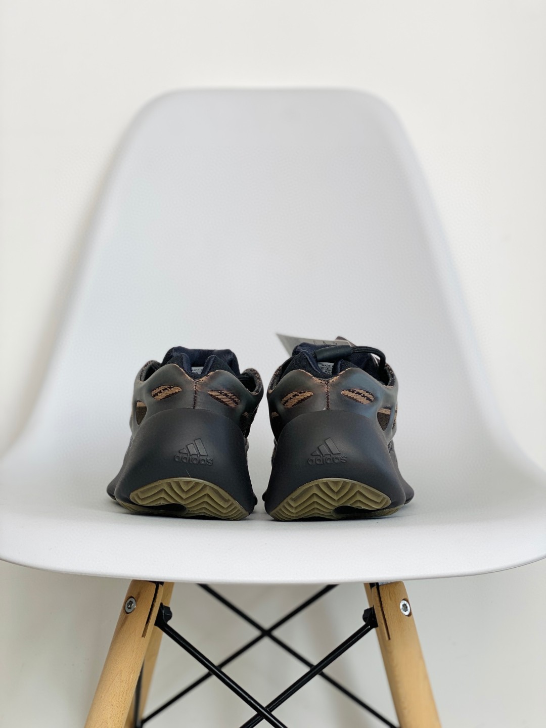 adidas Yeezy 700V3 Clay Brown 黑铜 低筒 休闲鞋 运动鞋 老爹鞋 男鞋 女鞋 GY0189