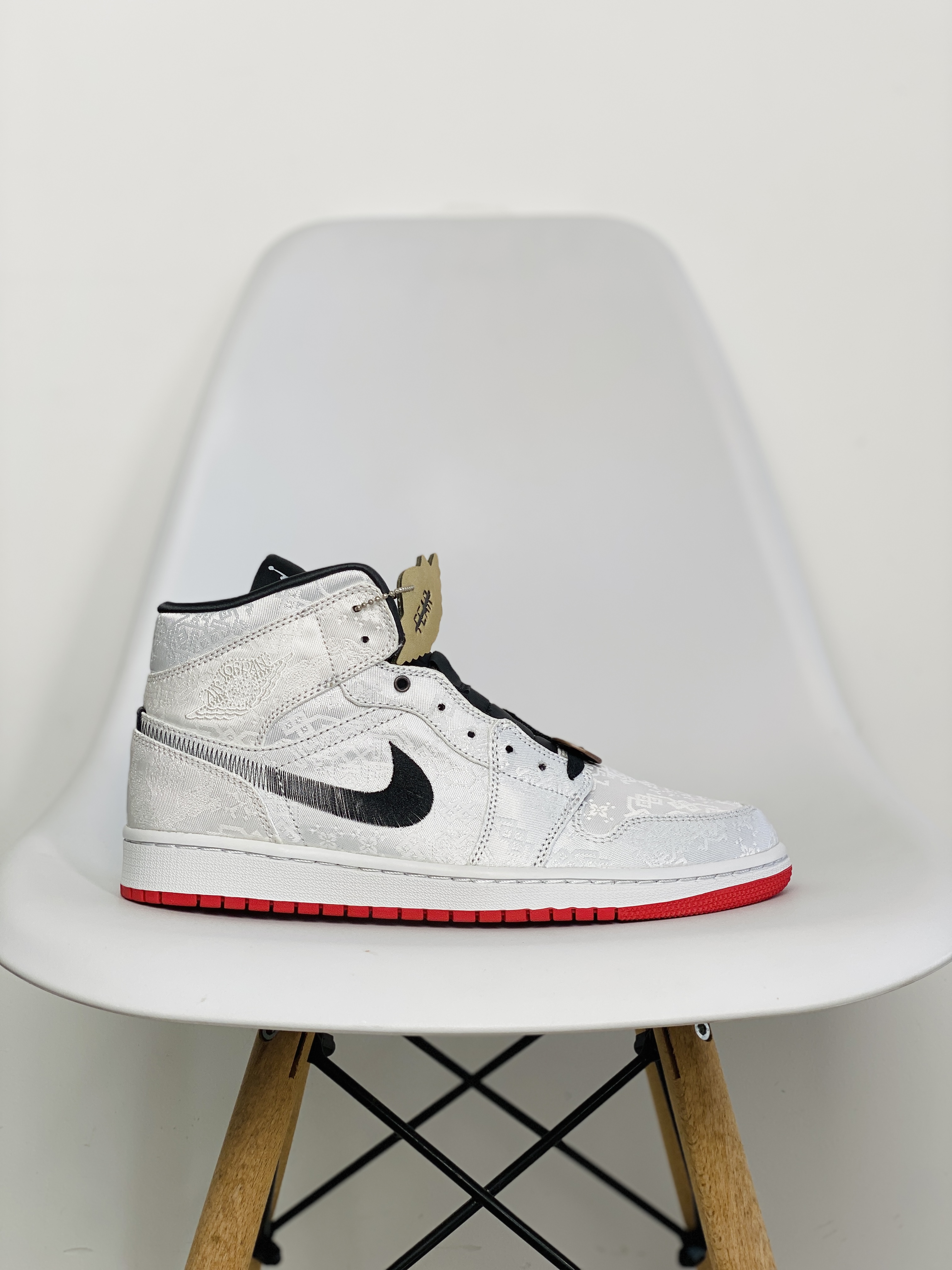 CLOT Air Jordan 1 Mid AJ1  Fearless 陈冠希 白丝绸 铜钱  篮球鞋 运动鞋 休闲鞋 男鞋 CU2804-100