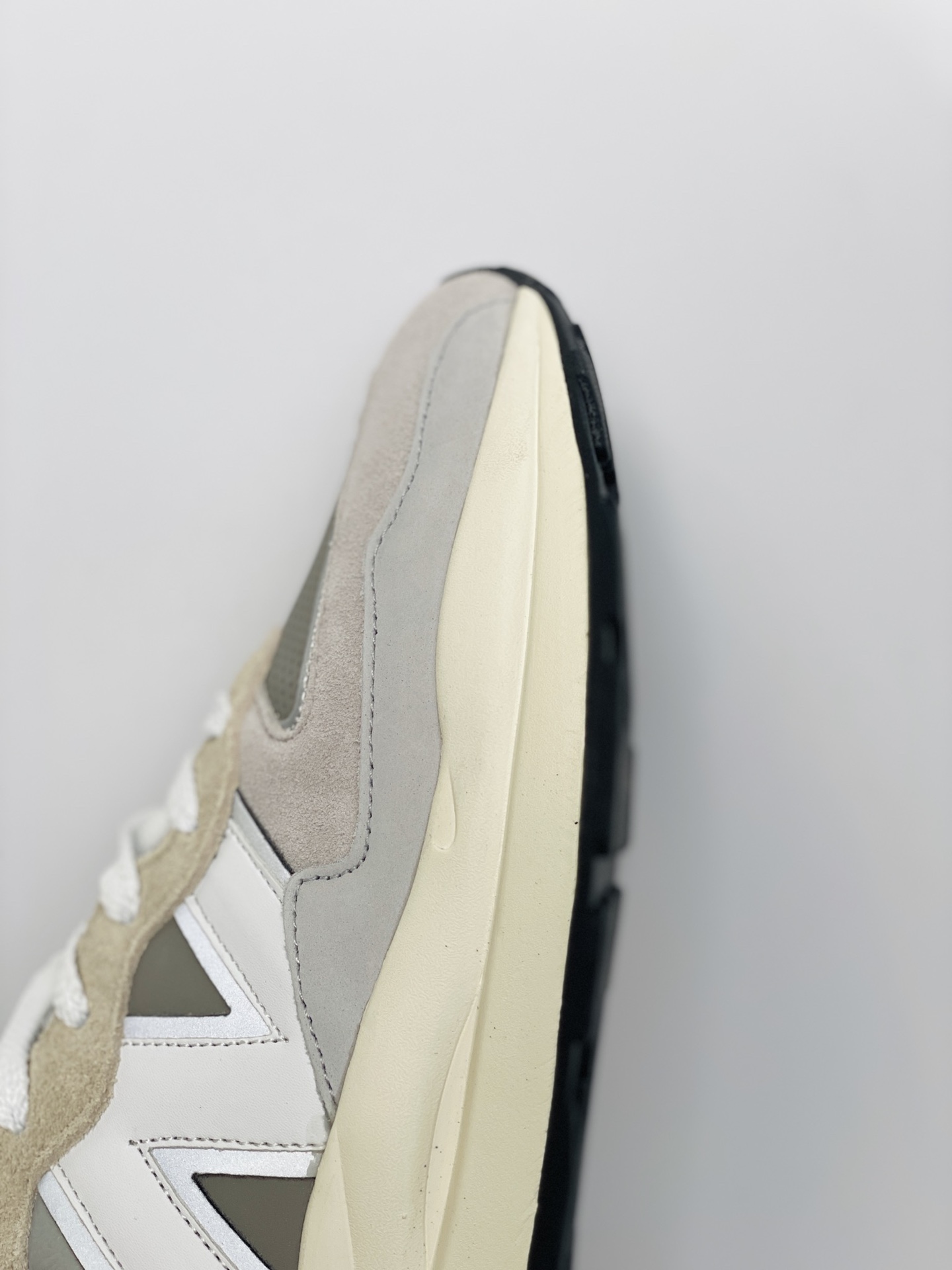 New Balance  NB5740 灰白拼接 低筒 复古慢跑鞋 板鞋 运动鞋 休闲鞋 男鞋 女鞋 M5740TA