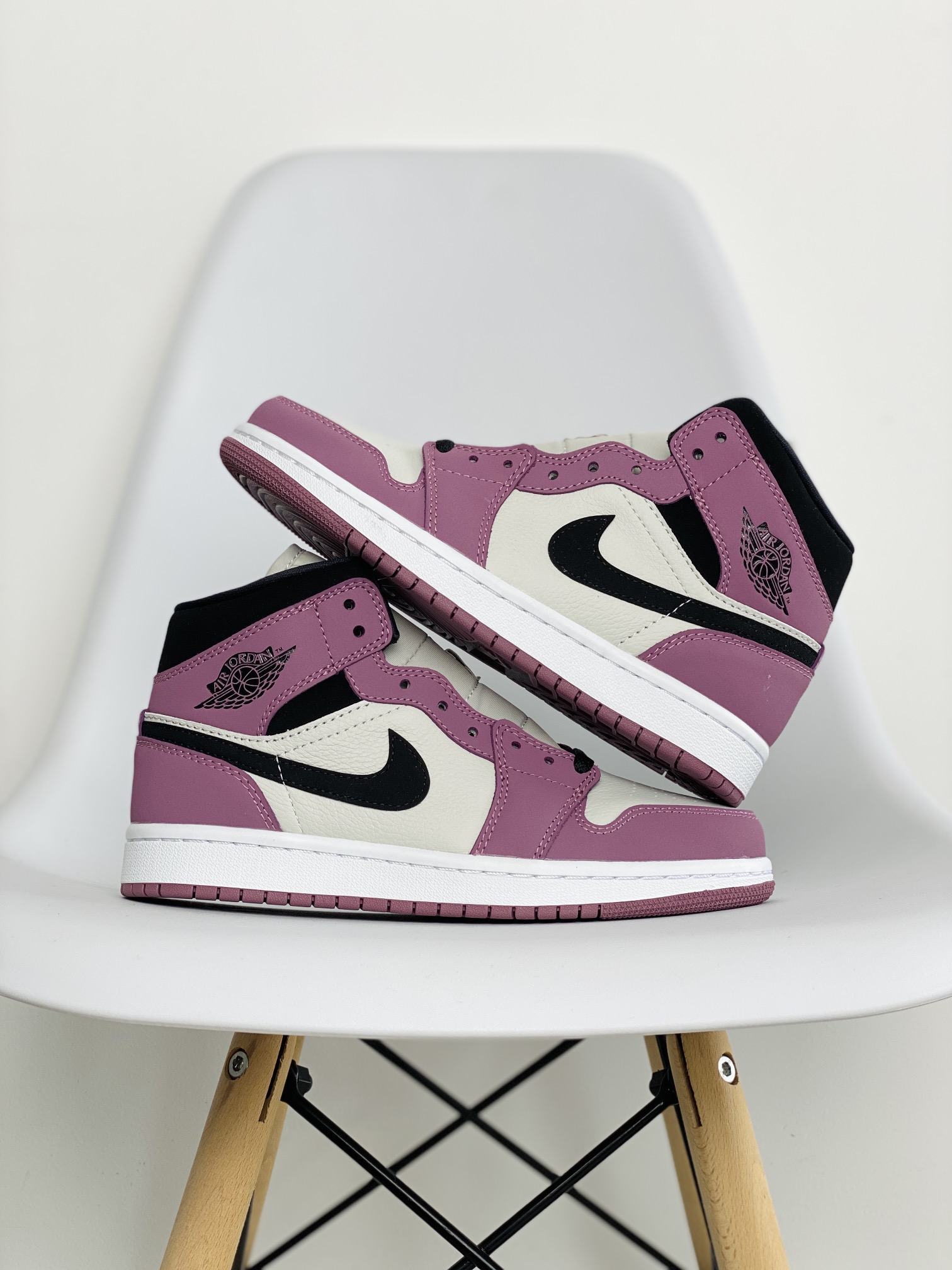 Air Jordan 1 Mid AJ1 SE Berry 漿果粉 休闲鞋 女鞋  板鞋 情侣鞋 BQ6472-105