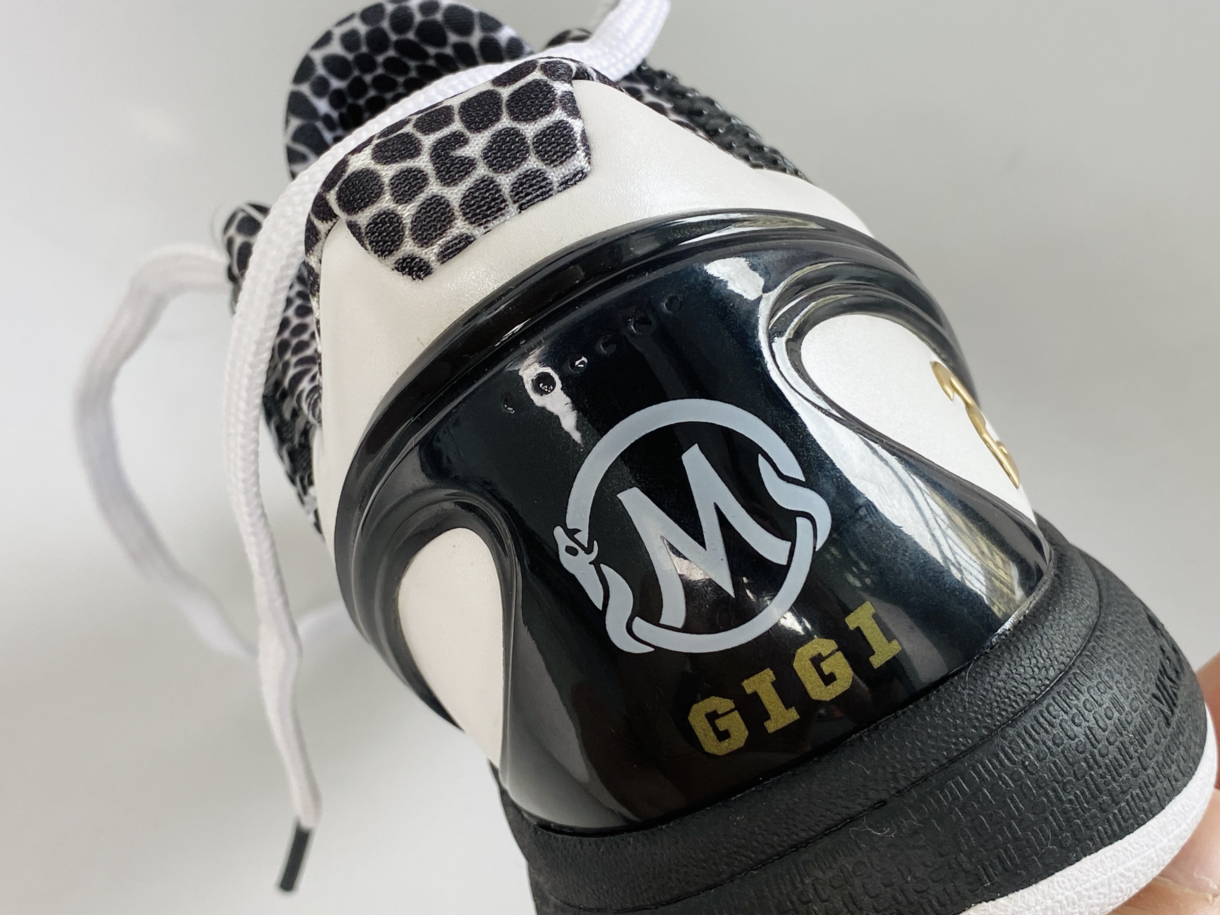 需预定 H12 Kobe6  GIGI mambacita  黑白  球鞋 籃球鞋 實戰鞋 前掌气垫 后掌EVA 真碳板 男鞋   CW2190-002