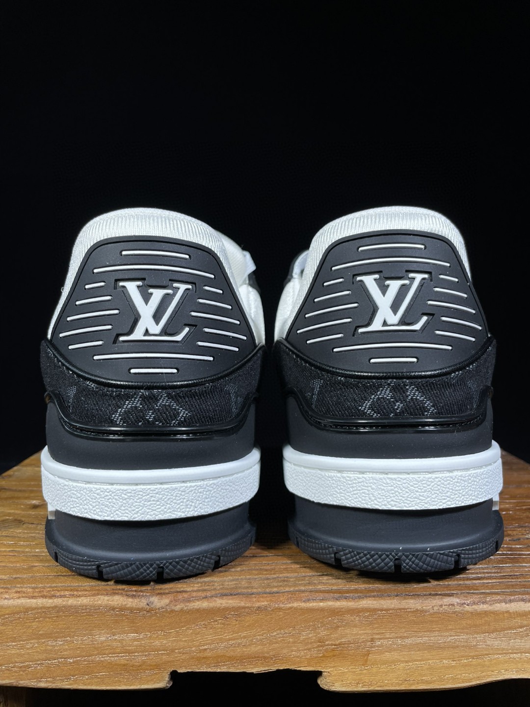 Louis Vuitton 路易威登 Trainer 白黑 熊猫 低筒 休闲鞋 板鞋 运动鞋 男鞋 女鞋 1A9JG9