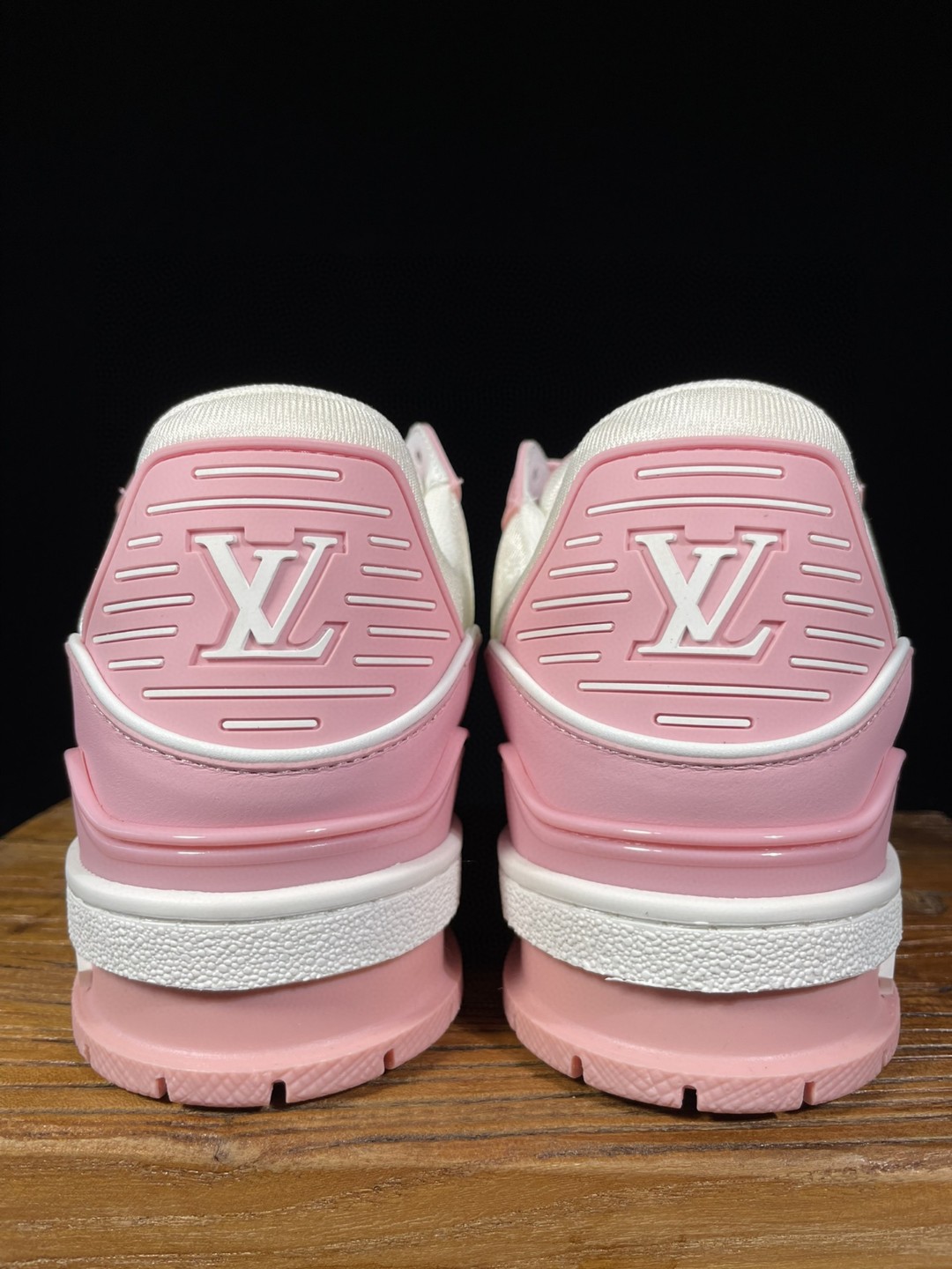 Louis Vuitton 路易威登 Trainer 白粉 低筒 休闲鞋 板鞋 运动鞋 男鞋 女鞋 