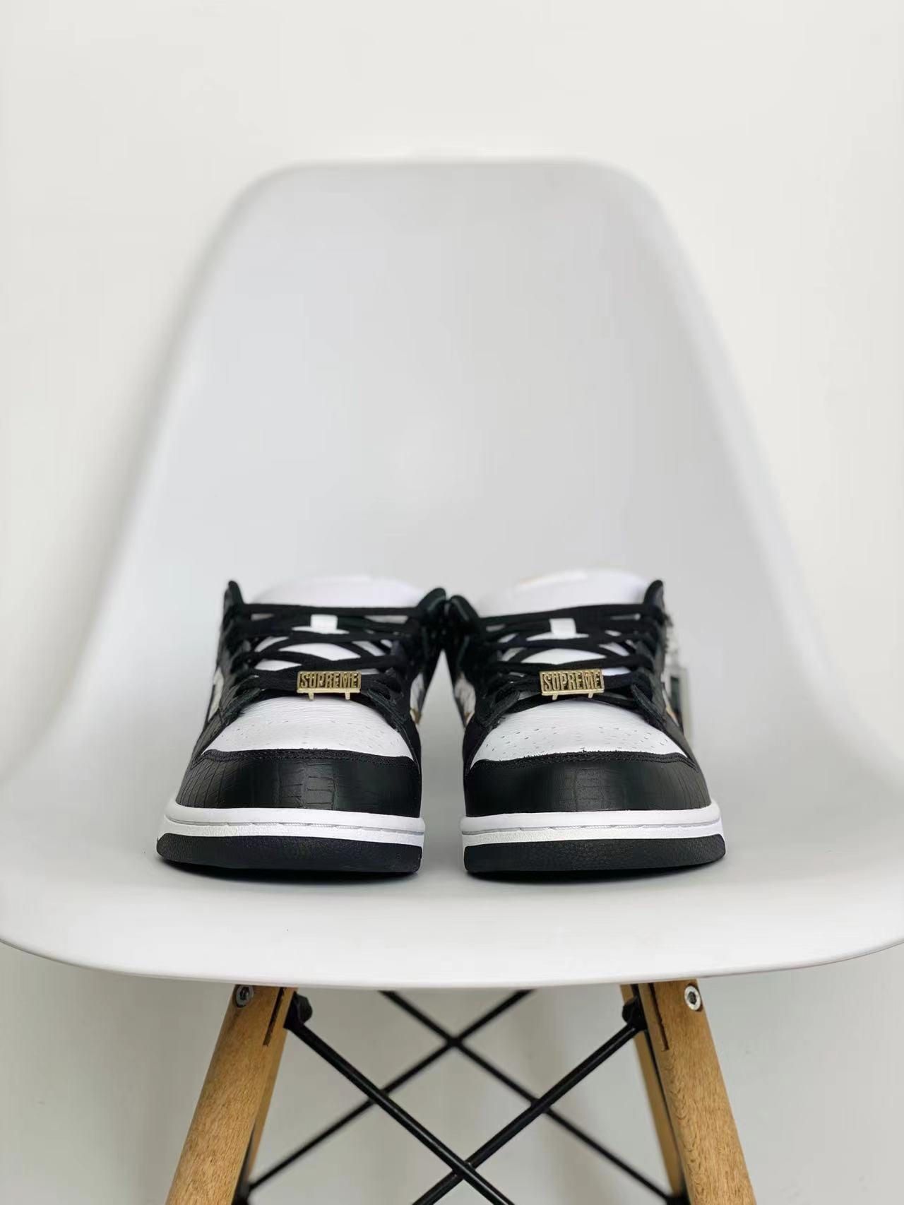  Supreme x SB Dunk Low Black Stars 联名 白金黑 低筒 复古板鞋 休闲鞋 男鞋 女鞋 DH3228-102