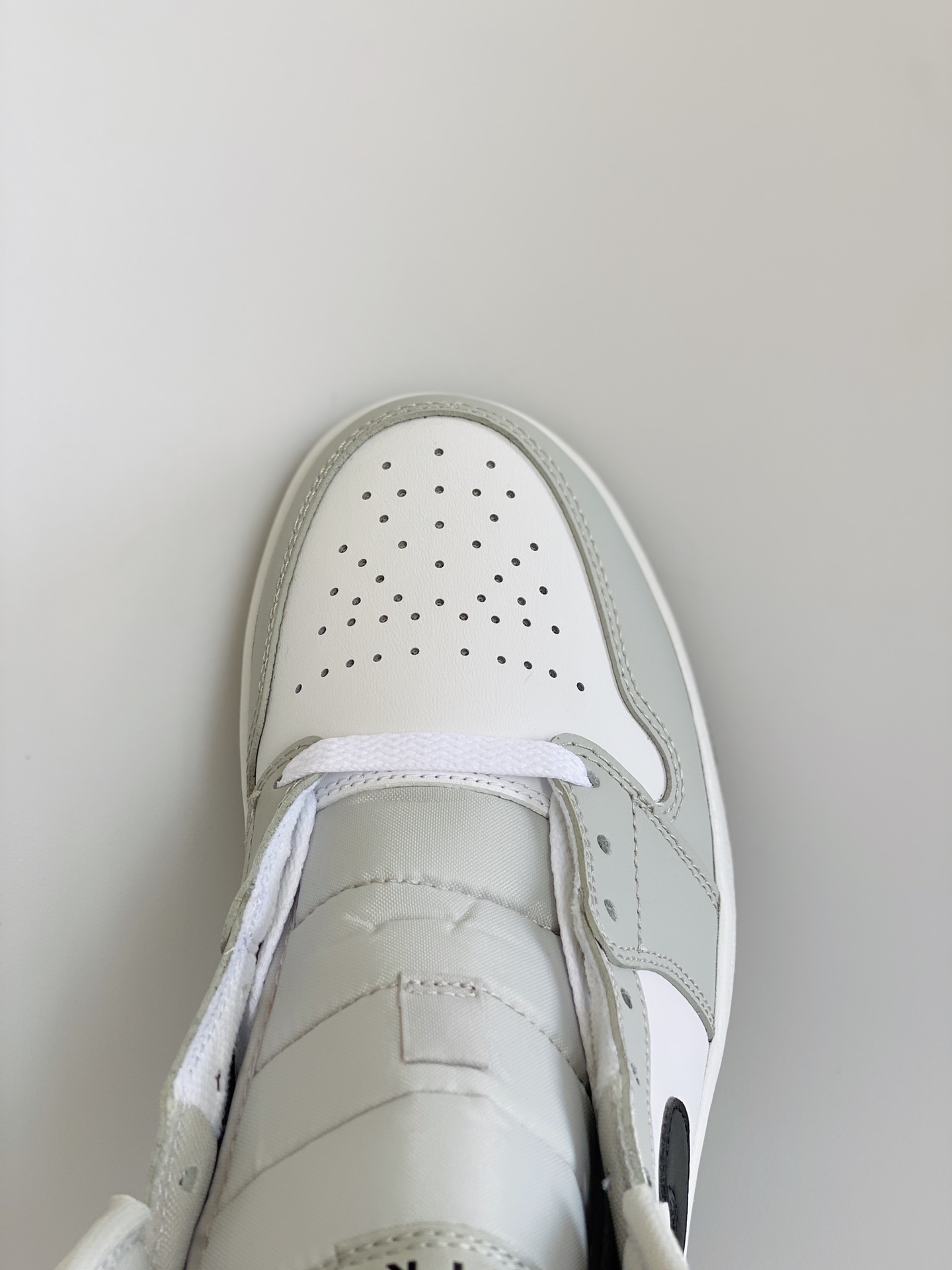 Air Jordan 1 Mid AJ1 Lighs Smoke Grey 煙灰  休闲鞋 女鞋 男鞋 情侣鞋 BQ6472-105