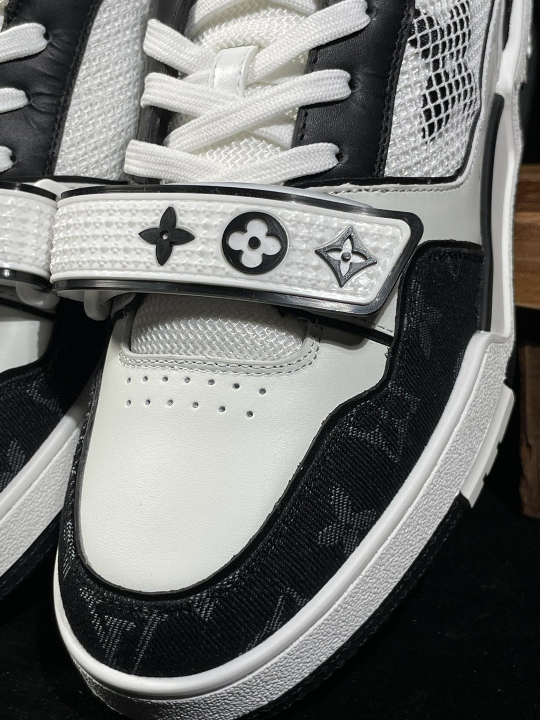 Louis Vuitton 路易威登 Trainer 魔术贴 牛皮 黑白 熊猫 低筒 休闲鞋 板鞋 运动鞋 男鞋 女鞋 1A9ZB0