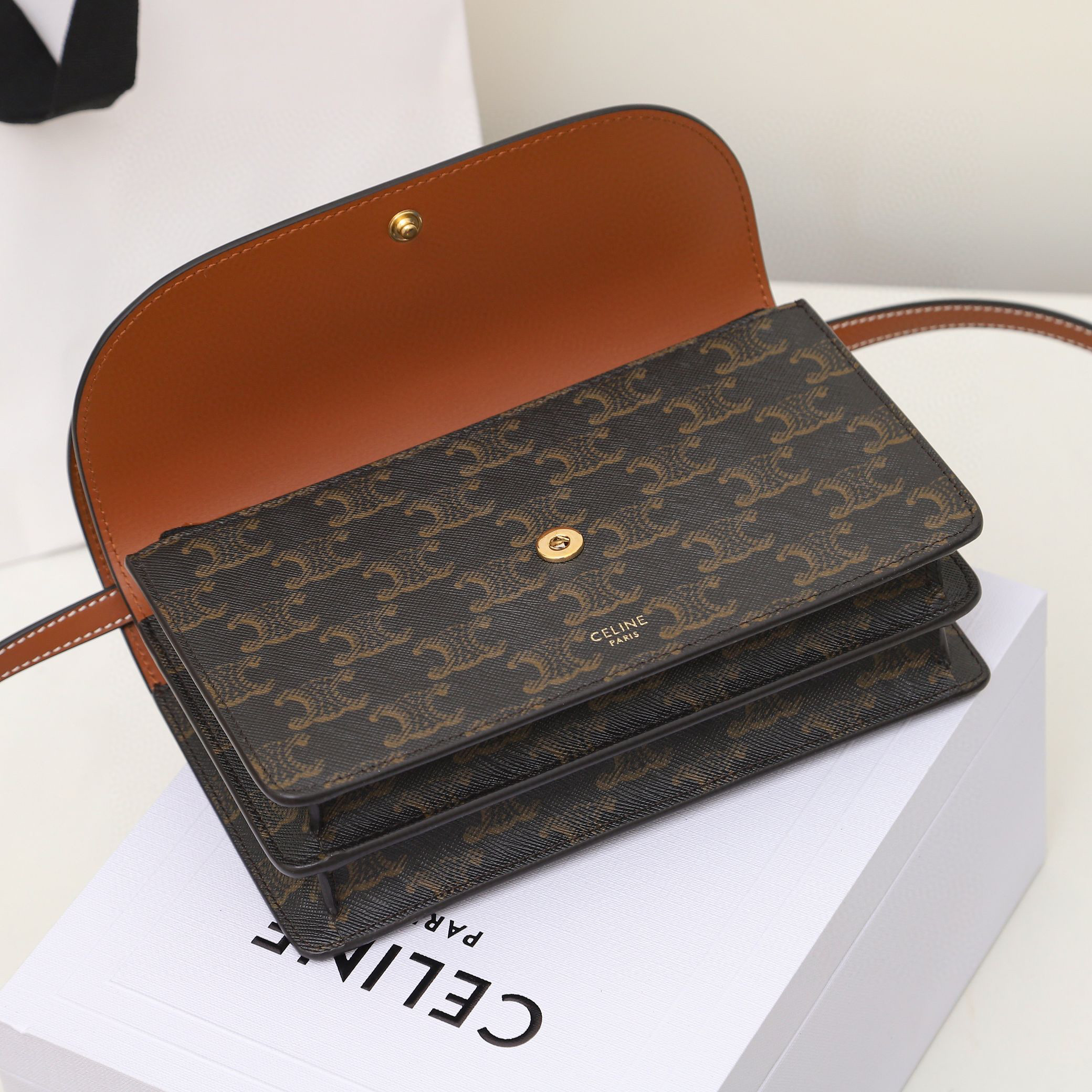 CELINE 赛琳 Triomphe 凯旋门 经典老花满印 可调节肩带 黄褐色 腋下包 手提包 单肩包 斜挎包 10D852CG9-04LU