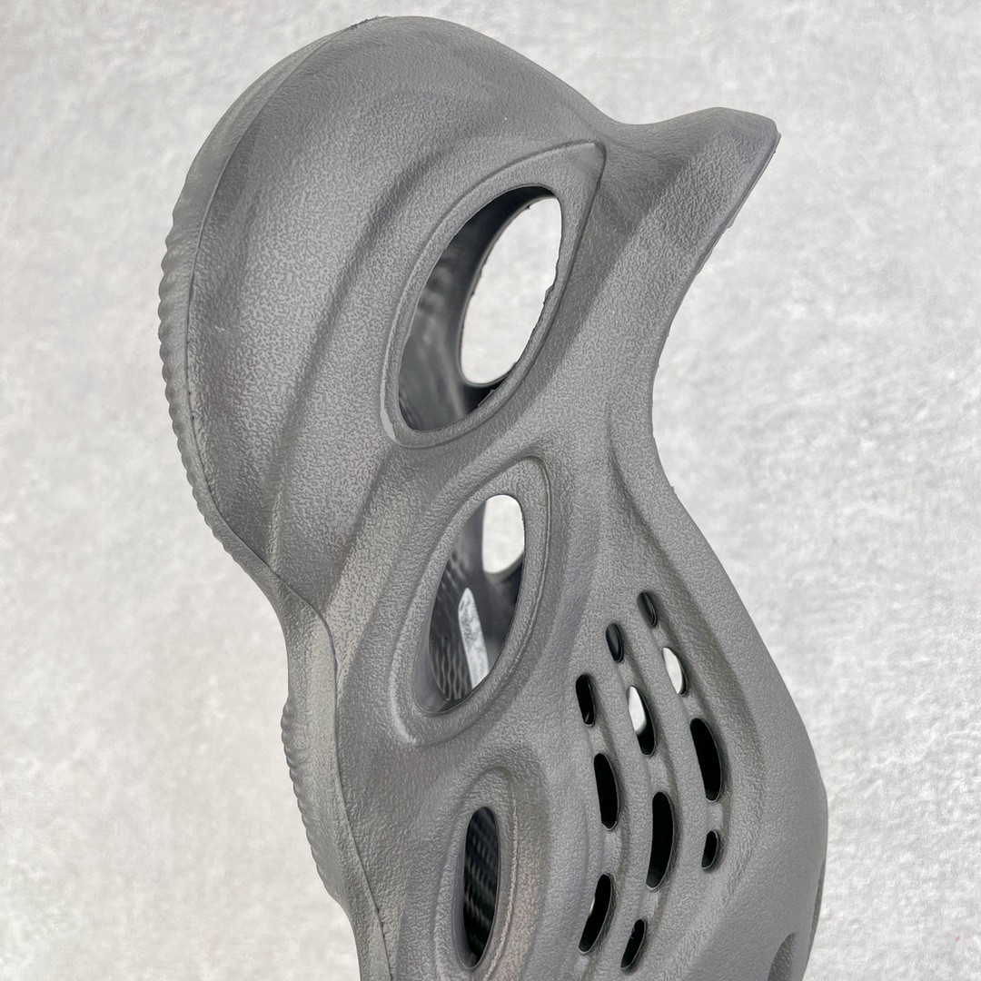 adidas originals Yeezy Foam Runner Onyx 黑色 玛瑙 黑武士 运动凉鞋 洞洞鞋 拖鞋 室内室外拖 男鞋 女鞋  HP8739