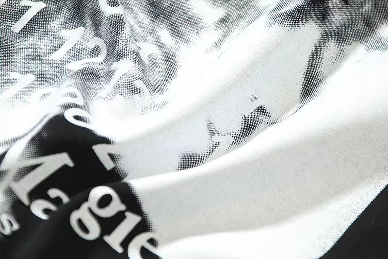 Maison Margiela 马吉拉 人像印花 短袖 黑色 白色 T 恤 圆领 套头 夏季 男女同款 