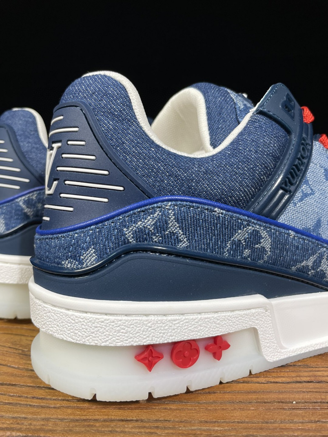 Louis Vuitton 路易威登 Trainer 中国限定 牛仔蓝红 低筒 休闲鞋 板鞋 男鞋 女鞋 1A8TSK