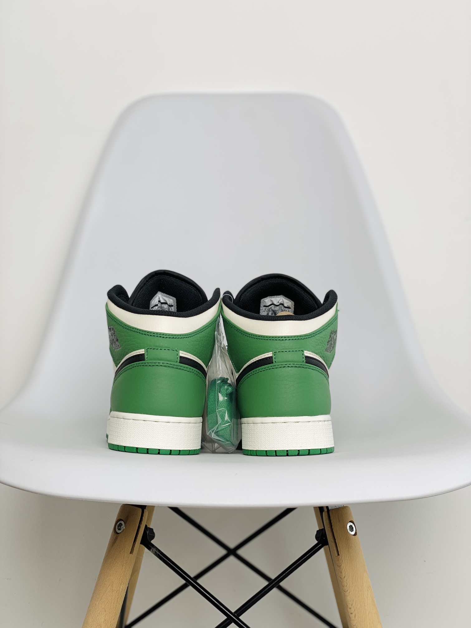 Air Jordan 1 Mid AJ1 白綠腳趾 凱爾特人 休闲鞋 女鞋 男鞋 情侣鞋 板鞋  852542-301