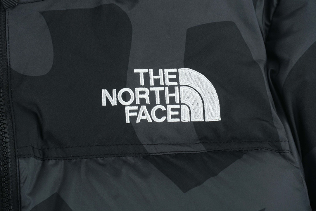 Kaws THE NORTH FACE   黑色 羽绒服 北面 北脸  外套 长袖 保暖 男女同款  