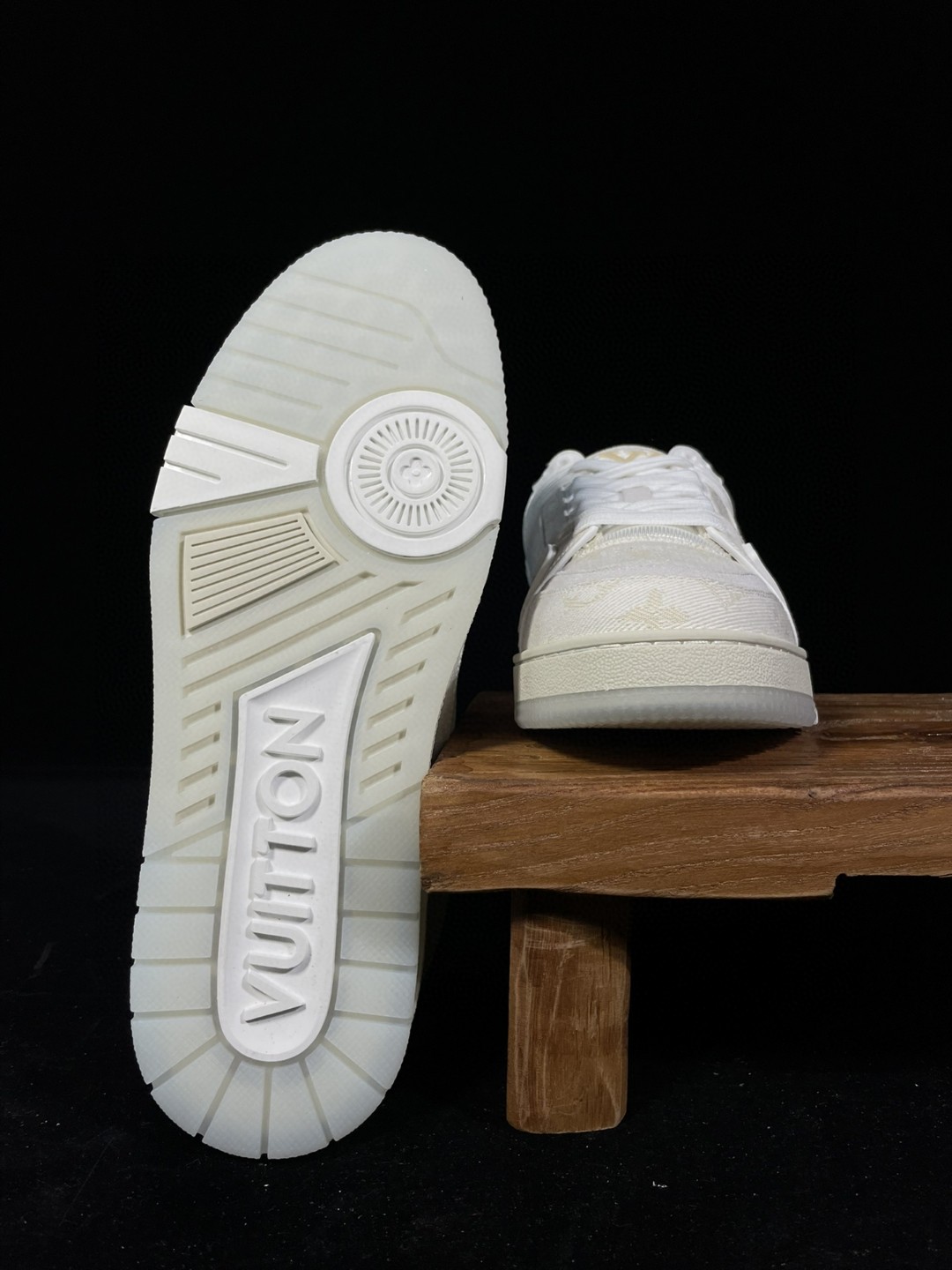 Louis Vuitton 路易威登 Trainer 白牛仔 低筒 休闲鞋 板鞋 运动鞋 男鞋 女鞋 1A8Z4V