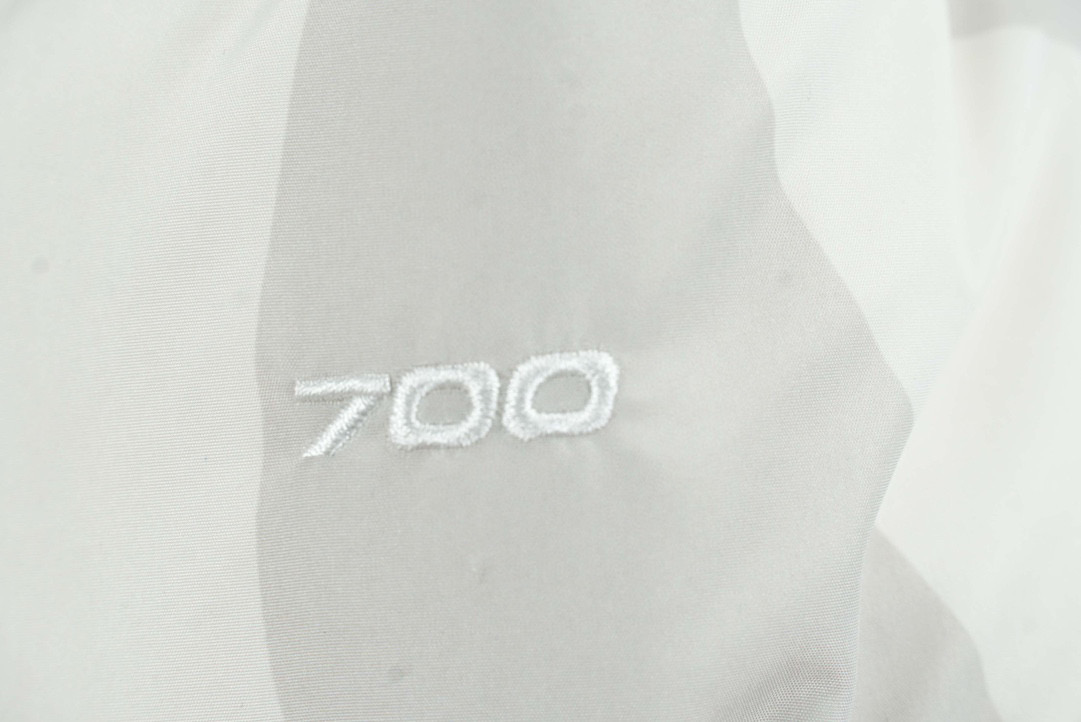 Kaws THE NORTH FACE   白色 羽绒服 北面 北脸  外套 长袖 保暖 男女同款  