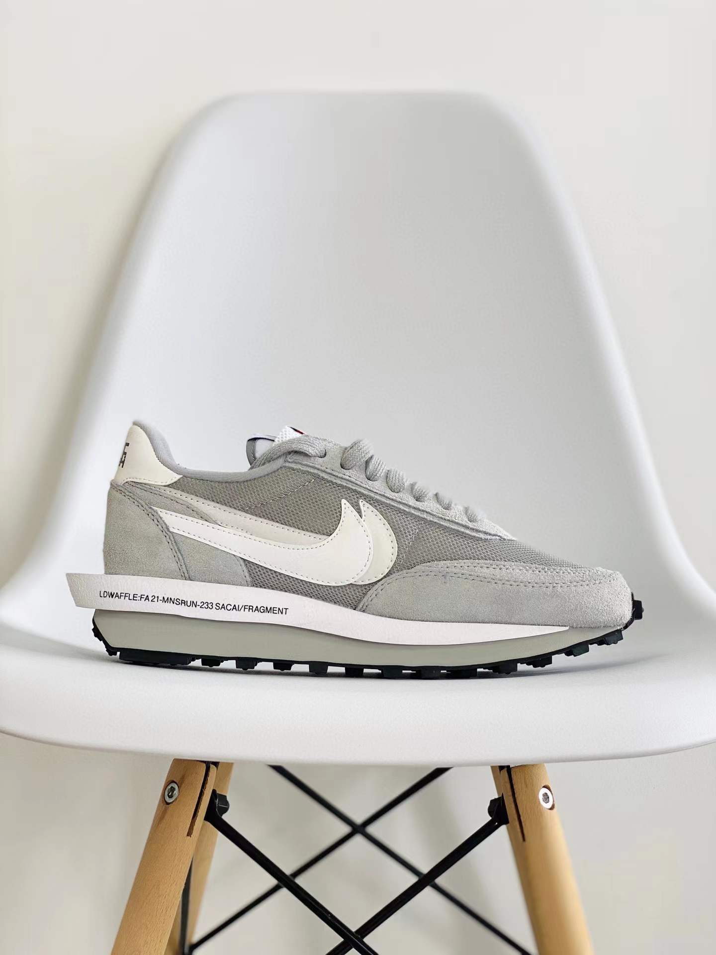 Fragment design x Sacai x NK LDV Waffle Daybreak 藤原浩闪电三方联名 灰色复古 休闲鞋 透气网面 运动鞋 男鞋厚底 女鞋增高 DH2684-001