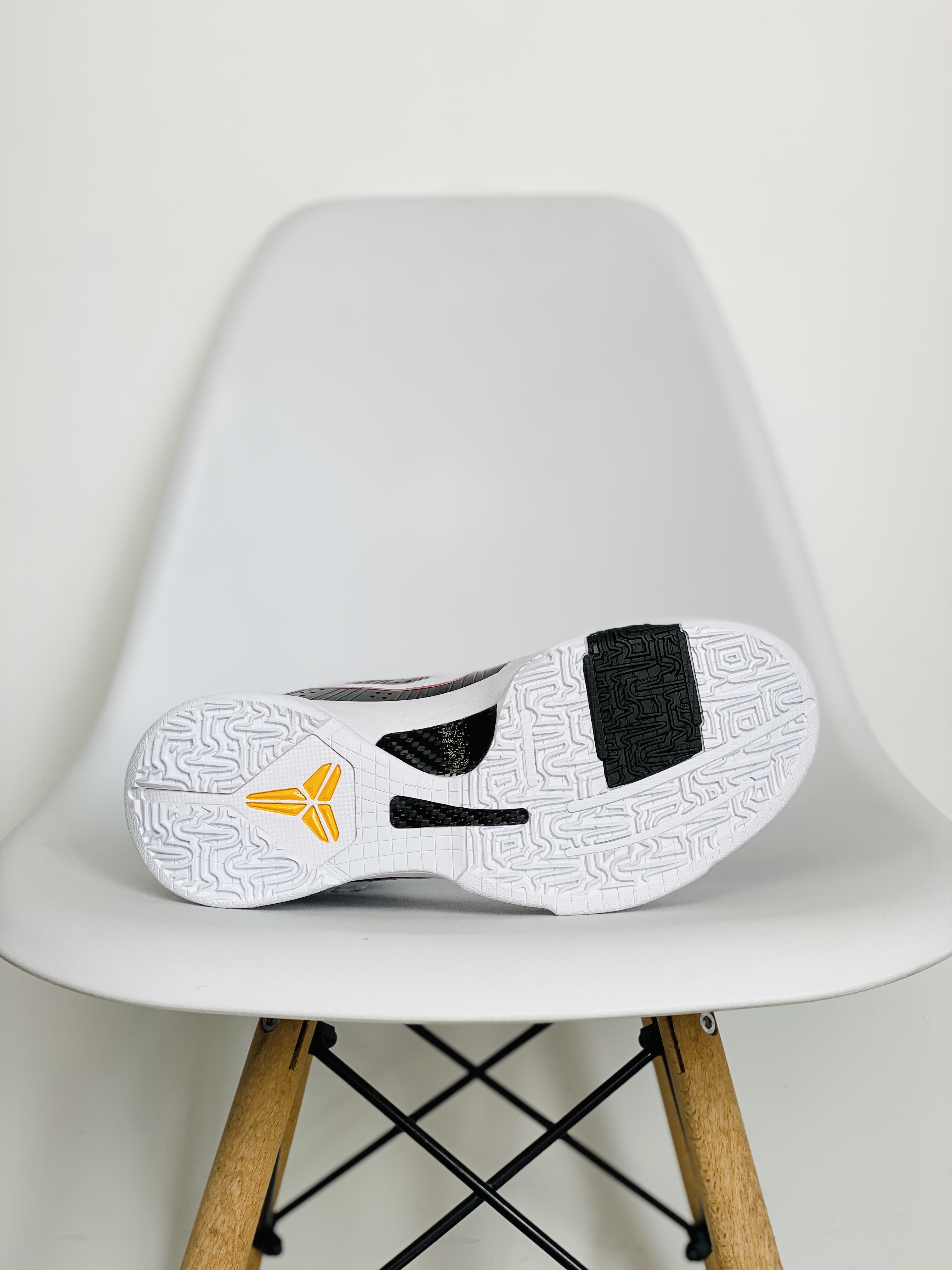 S2外貿 KOBE5 Bruce Lee Alt 黑白 李小龙  低筒 前掌气垫 球鞋 籃球鞋 實戰鞋  真碳板 男鞋CD4991-101