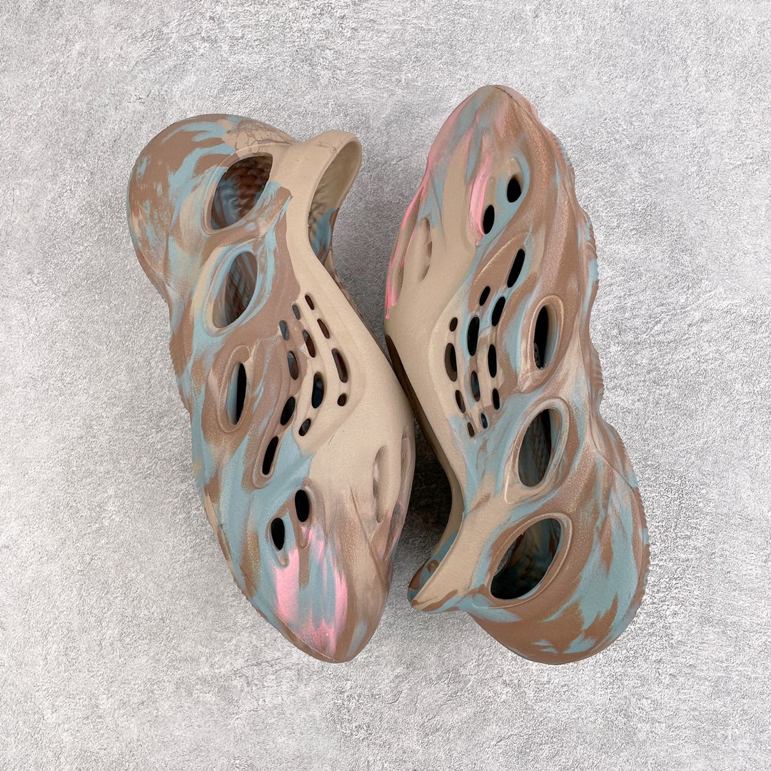 adidas originals Yeezy Foam Runner MX Sand Grey 蓝褐色 运动凉鞋 洞洞鞋 拖鞋 室内室外拖 男鞋 女鞋 GY3969