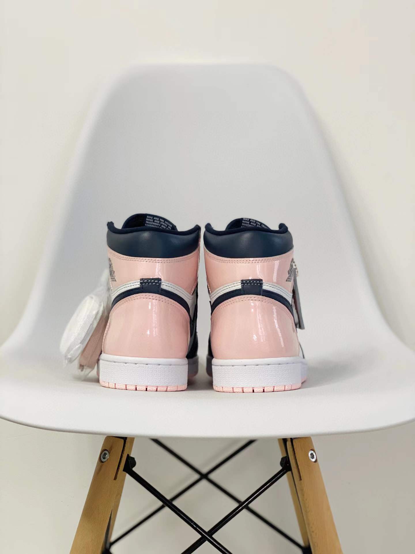 Air Jordan 1 AJ1 Retro OGAtmosphere 黑粉腳趾 漆皮 篮球鞋 高筒 休闲鞋 女鞋 男鞋 板鞋 DD9335-641