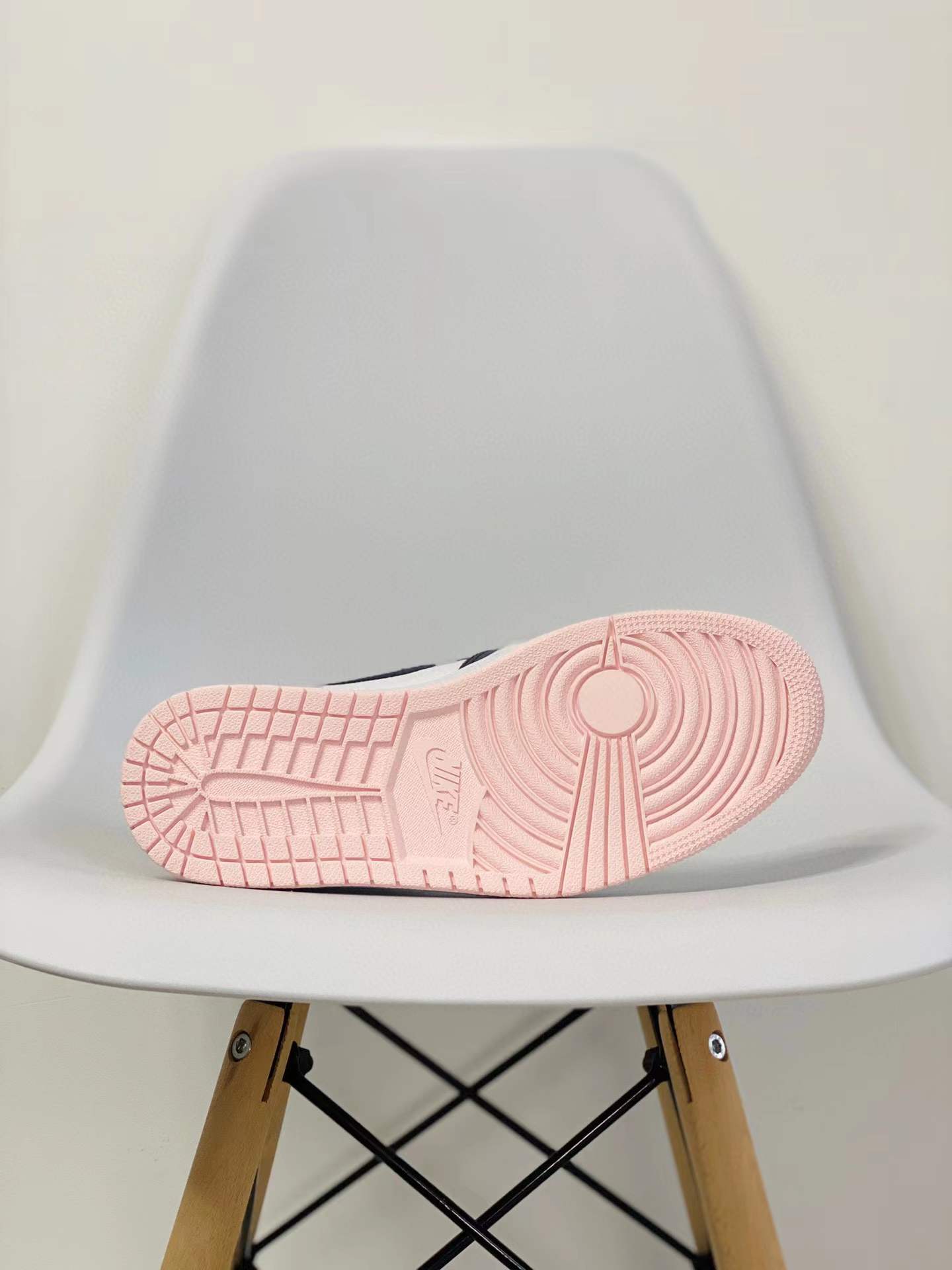 Air Jordan 1 AJ1 Retro OGAtmosphere 黑粉腳趾 漆皮 篮球鞋 高筒 休闲鞋 女鞋 男鞋 板鞋 DD9335-641