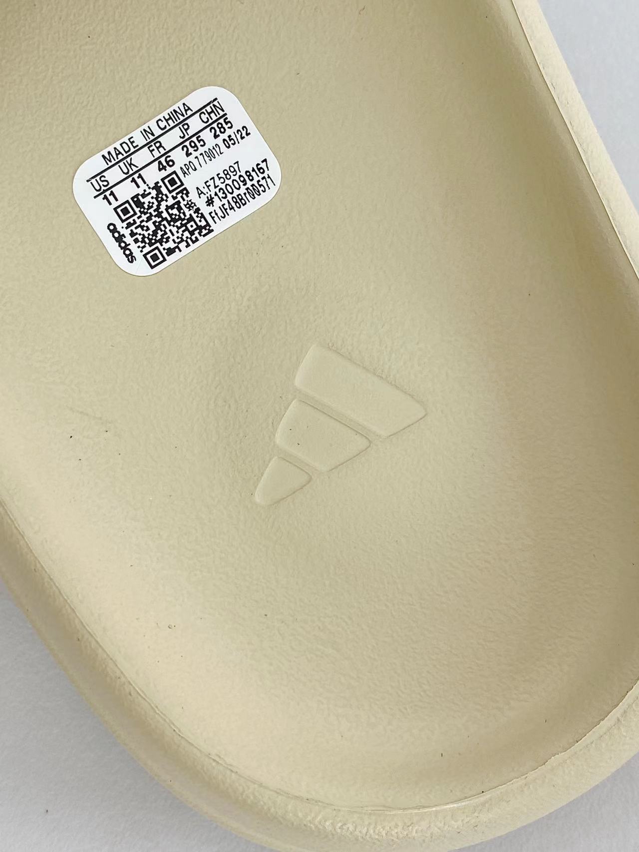 originals Yeezy Slide Bone 雾面骨白 磨砂质感  室外 室内拖鞋 沙滩鞋 男鞋 女鞋 FZ5897