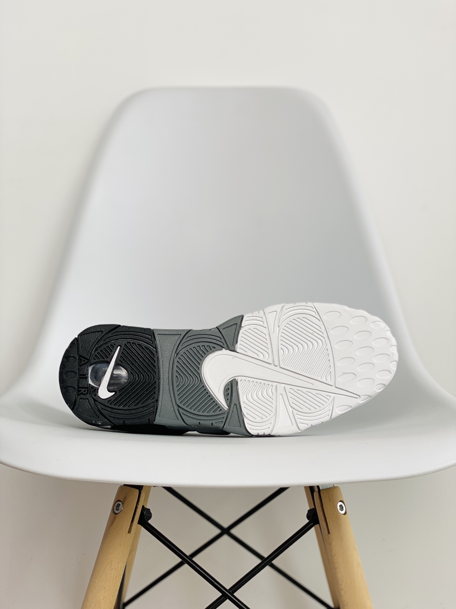 Air More Uptempo  Tri Color 白灰黑  男鞋 女鞋 休闲鞋 板鞋 篮球鞋 921948-002