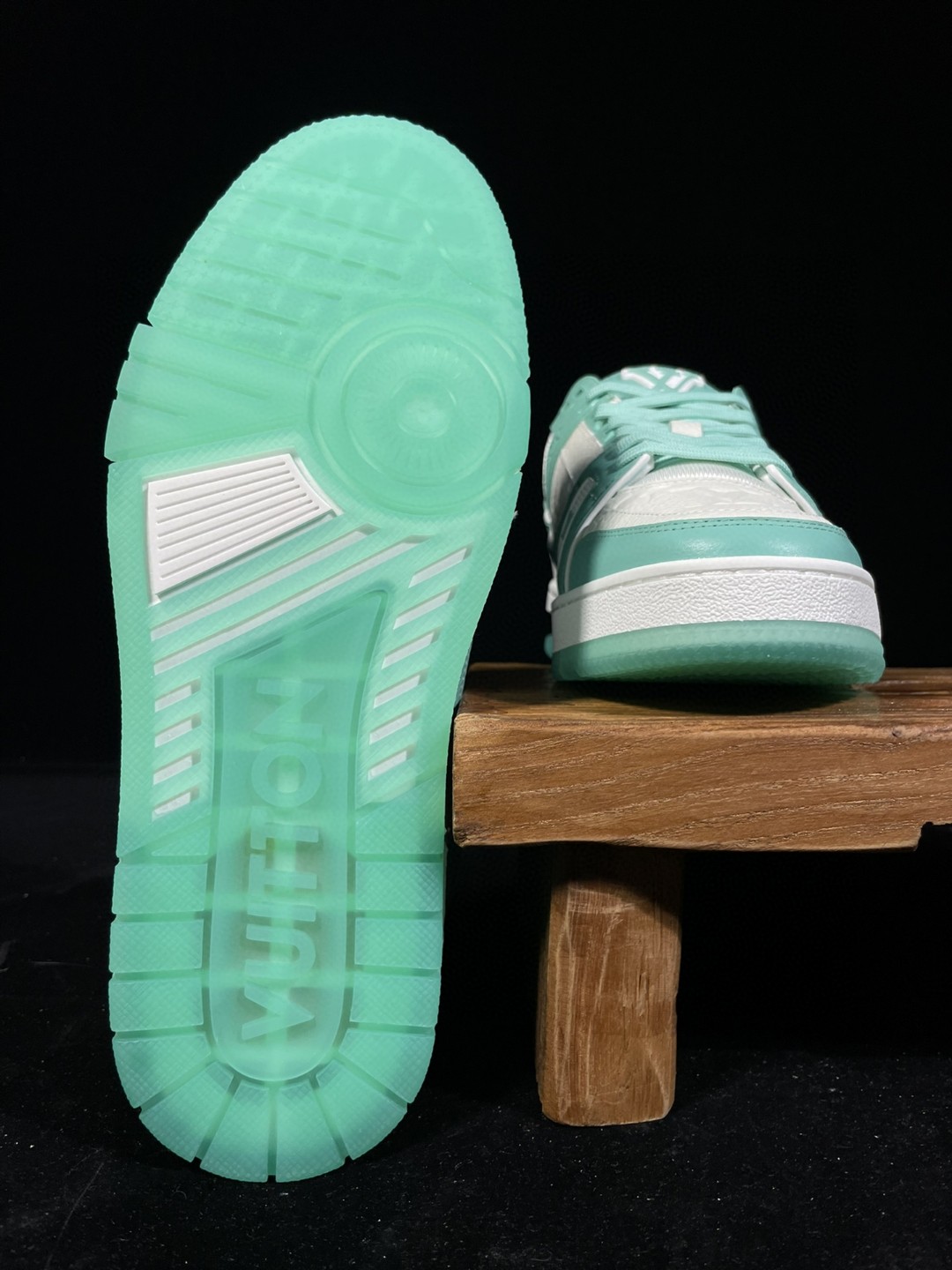 Louis Vuitton 路易威登 Trainer 牛皮 蒂芙尼绿 休闲鞋 板鞋 运动鞋 男鞋 女鞋 1A8KBQ