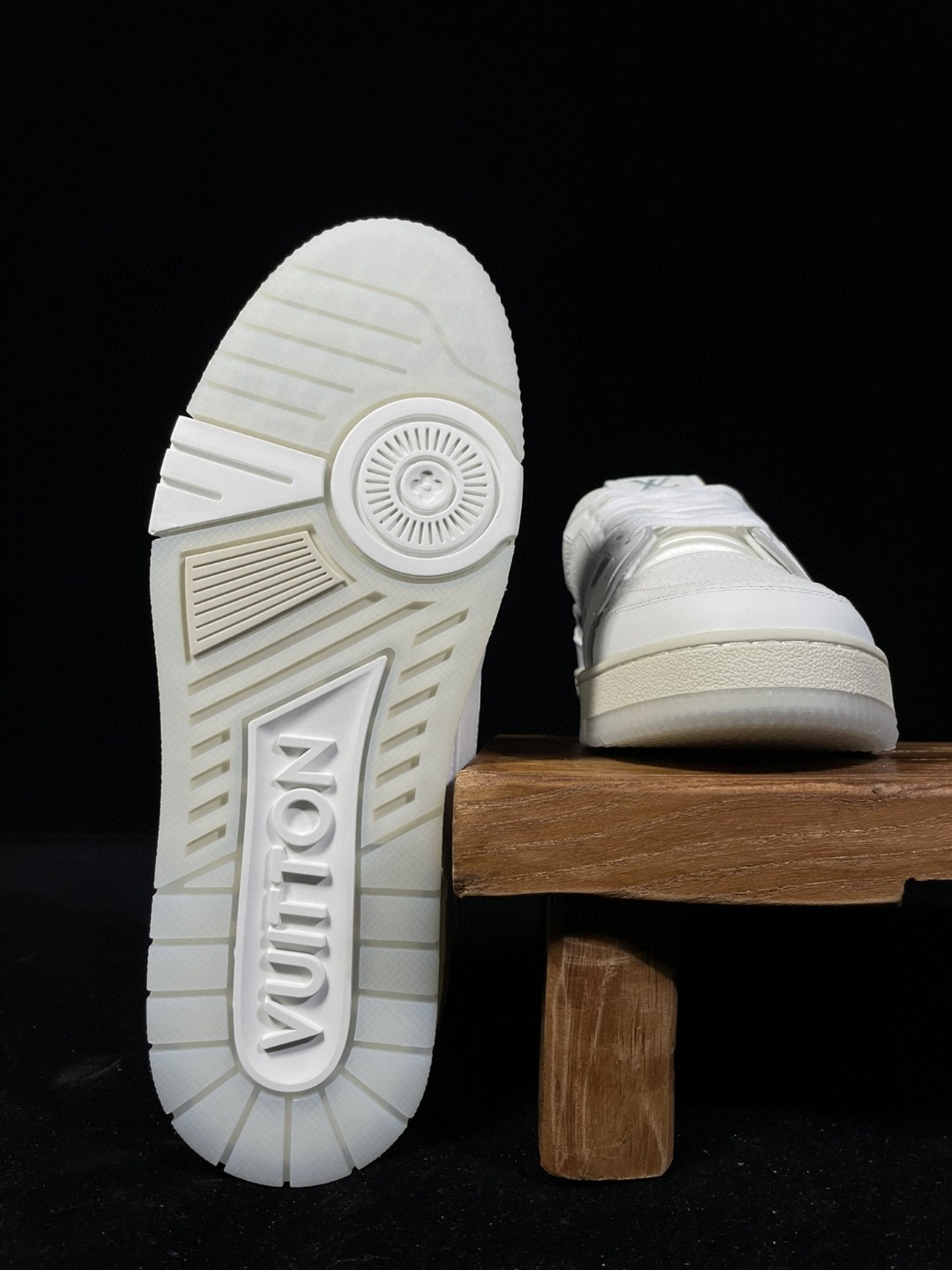 Louis Vuitton 路易威登 Trainer 白水泥 低筒 休闲鞋 板鞋 运动鞋 男鞋 女鞋 1A9UP6