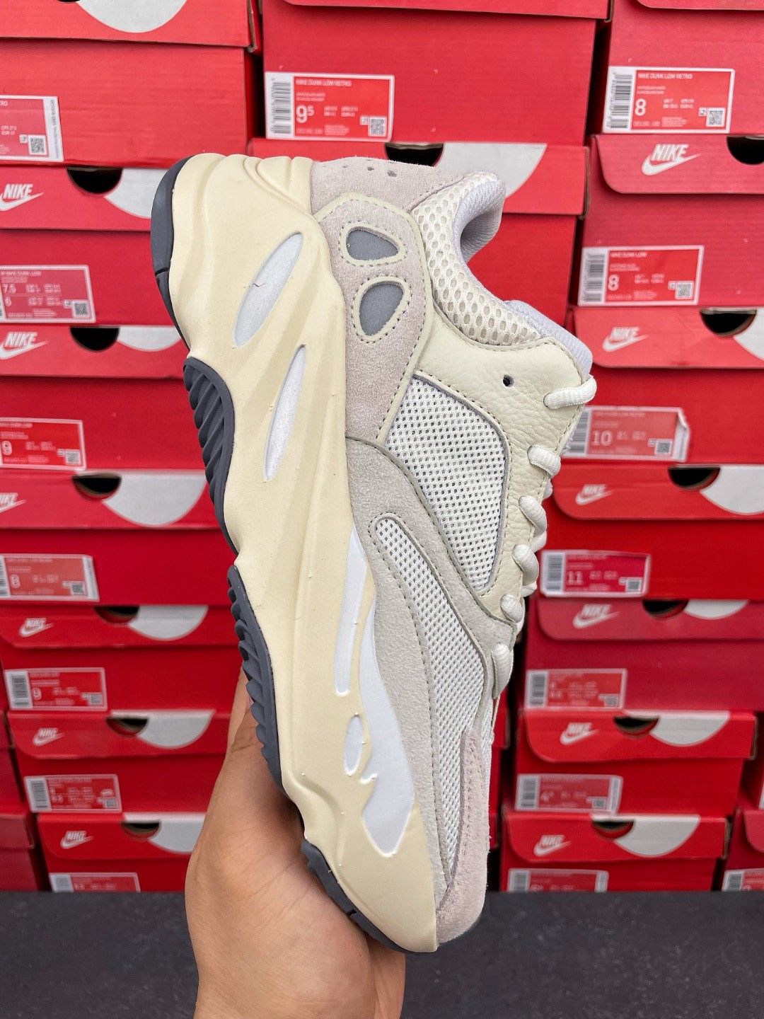 adidas originals Yeezy Boost 700 Analog 灰白 低筒 休闲鞋 运动鞋 老爹鞋 男鞋 女鞋 EG7596