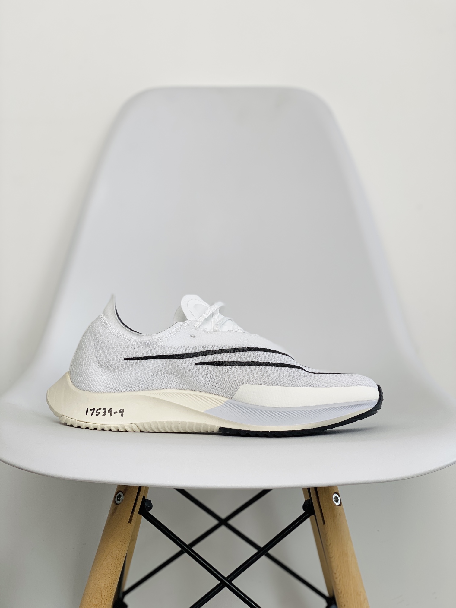 zoomX Streakfly Proto 白黑橙 低筒 减震防滑 运动鞋 跑步鞋 男鞋 女鞋  DH9275-100