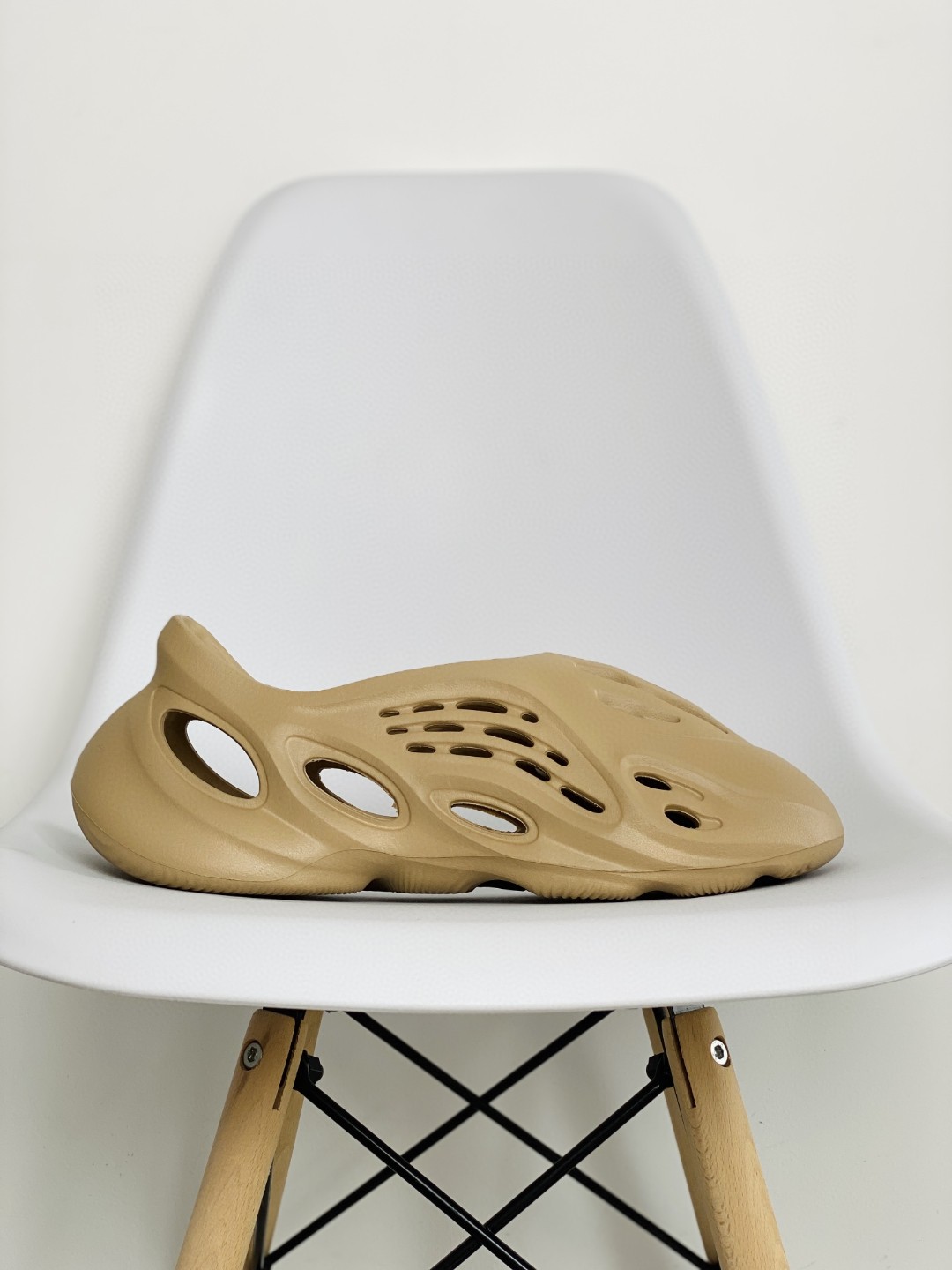 adidas originals Yeezy Foam Runner  Ochre 土黄 赭石 运动凉鞋 洞洞鞋 拖鞋 室内室外拖 GW3354