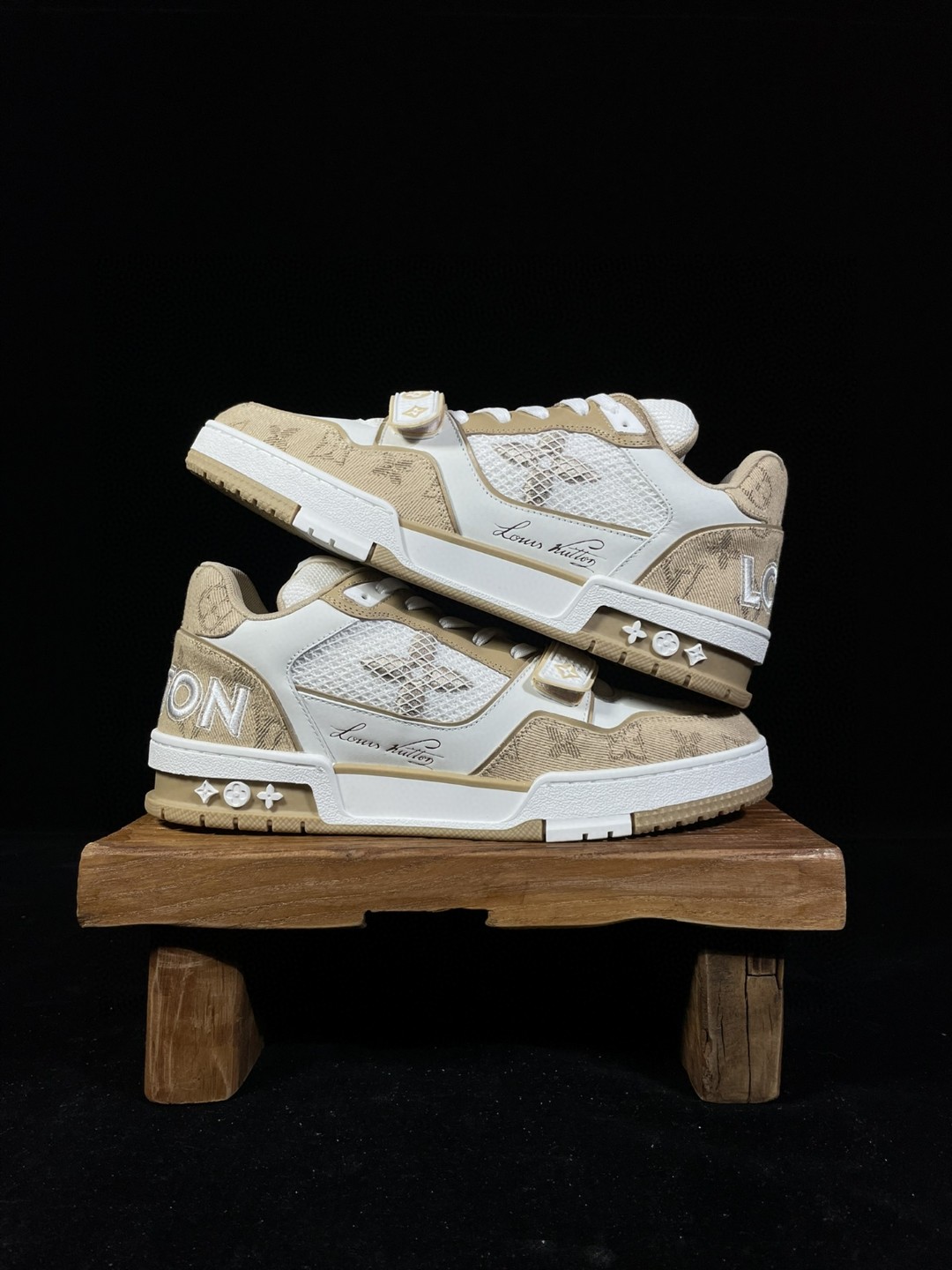 Louis Vuitton 路易威登 Trainer 魔术贴 卡其色 低筒 休闲鞋 板鞋 运动鞋 男鞋 女鞋 1A9ZC2