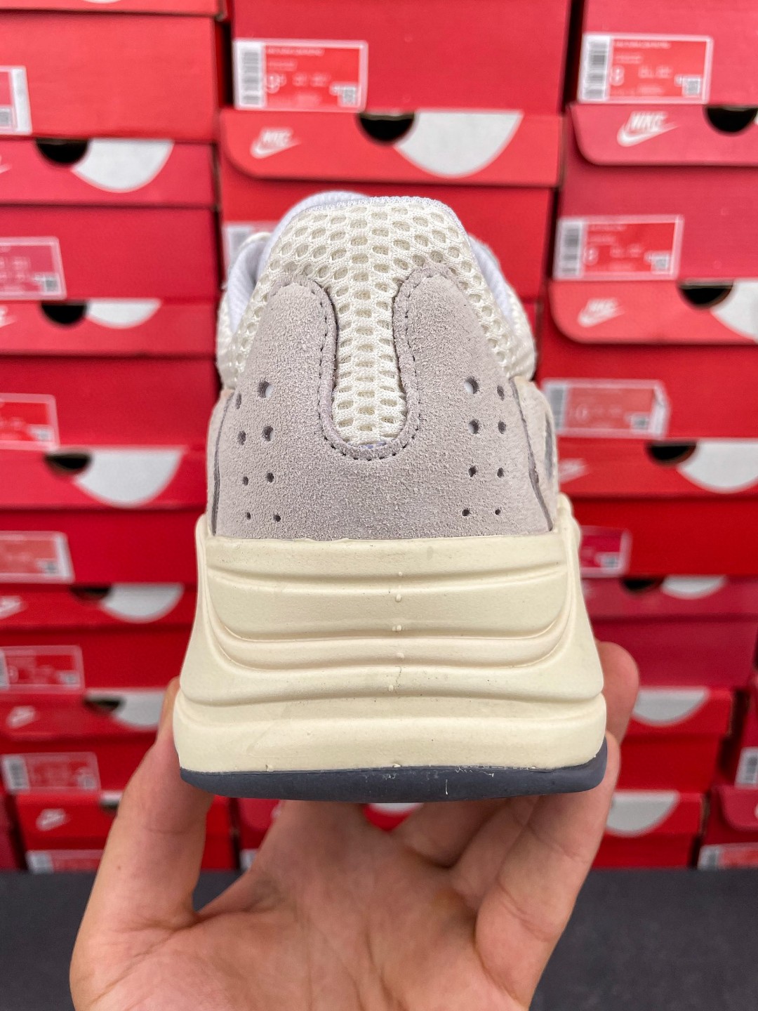 adidas originals Yeezy Boost 700 Analog 灰白 低筒 休闲鞋 运动鞋 老爹鞋 男鞋 女鞋 EG7596