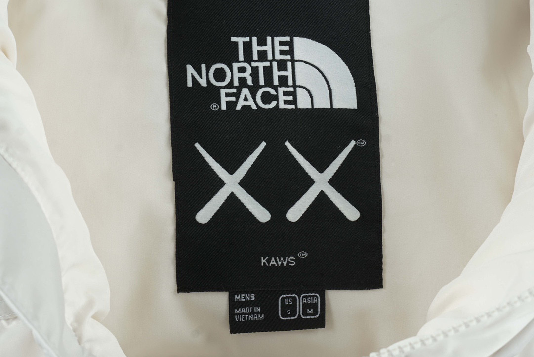 Kaws THE NORTH FACE   白色 羽绒服 北面 北脸  外套 长袖 保暖 男女同款  