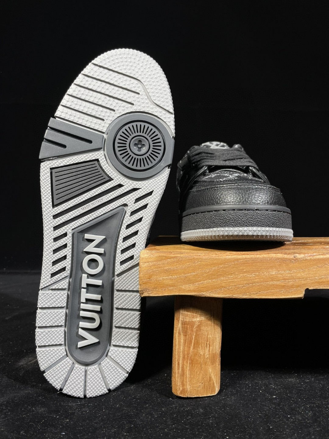 Nigo Louis Vuitton 路易威登 Nigo2 联名款 Trainer 黑色 低筒 休闲鞋 板鞋 男鞋 女鞋 1A9IPH