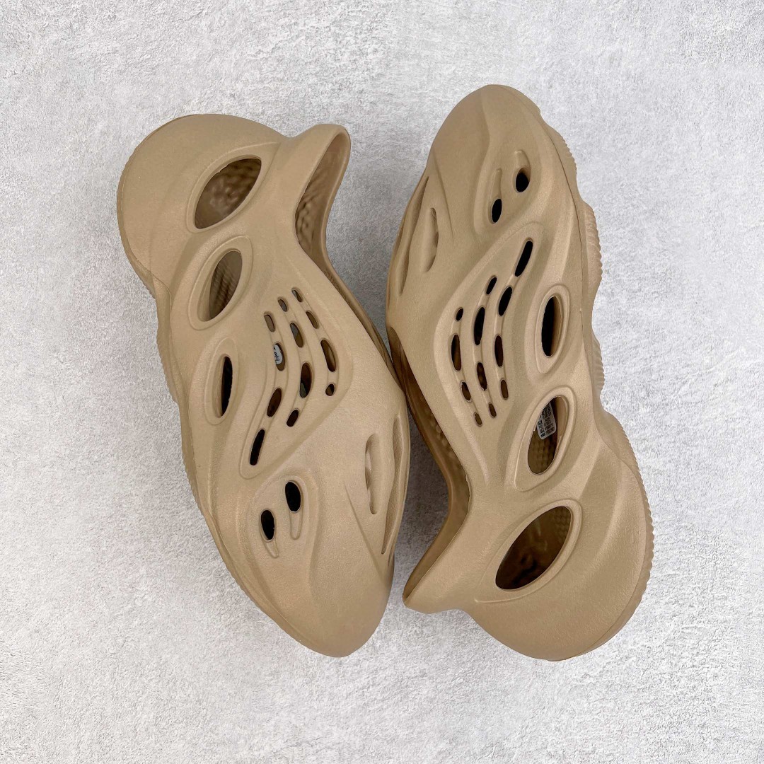 adidas originals Yeezy Foam Runner Mist 柳木棕 薄雾 运动凉鞋 洞洞鞋 拖鞋 室内室外拖 男鞋 女鞋  GV6774