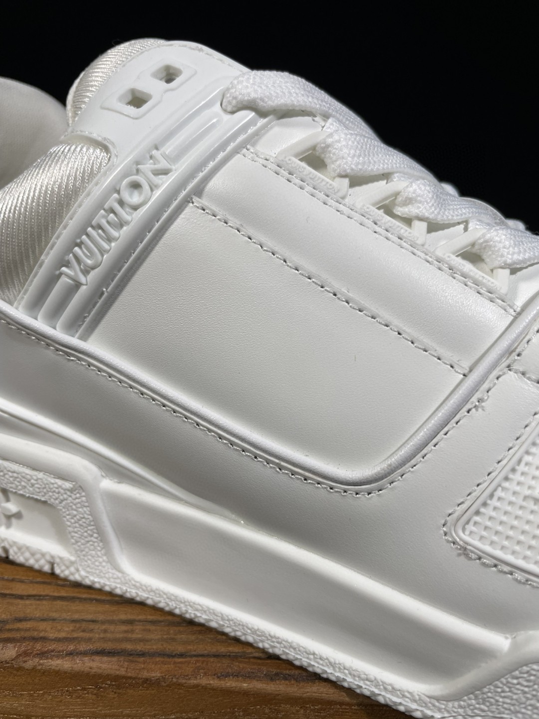 Louis Vuitton 路易威登 Trainer Sneaker 白色 低筒 休闲鞋 板鞋 男鞋 女鞋 1A9G4Z