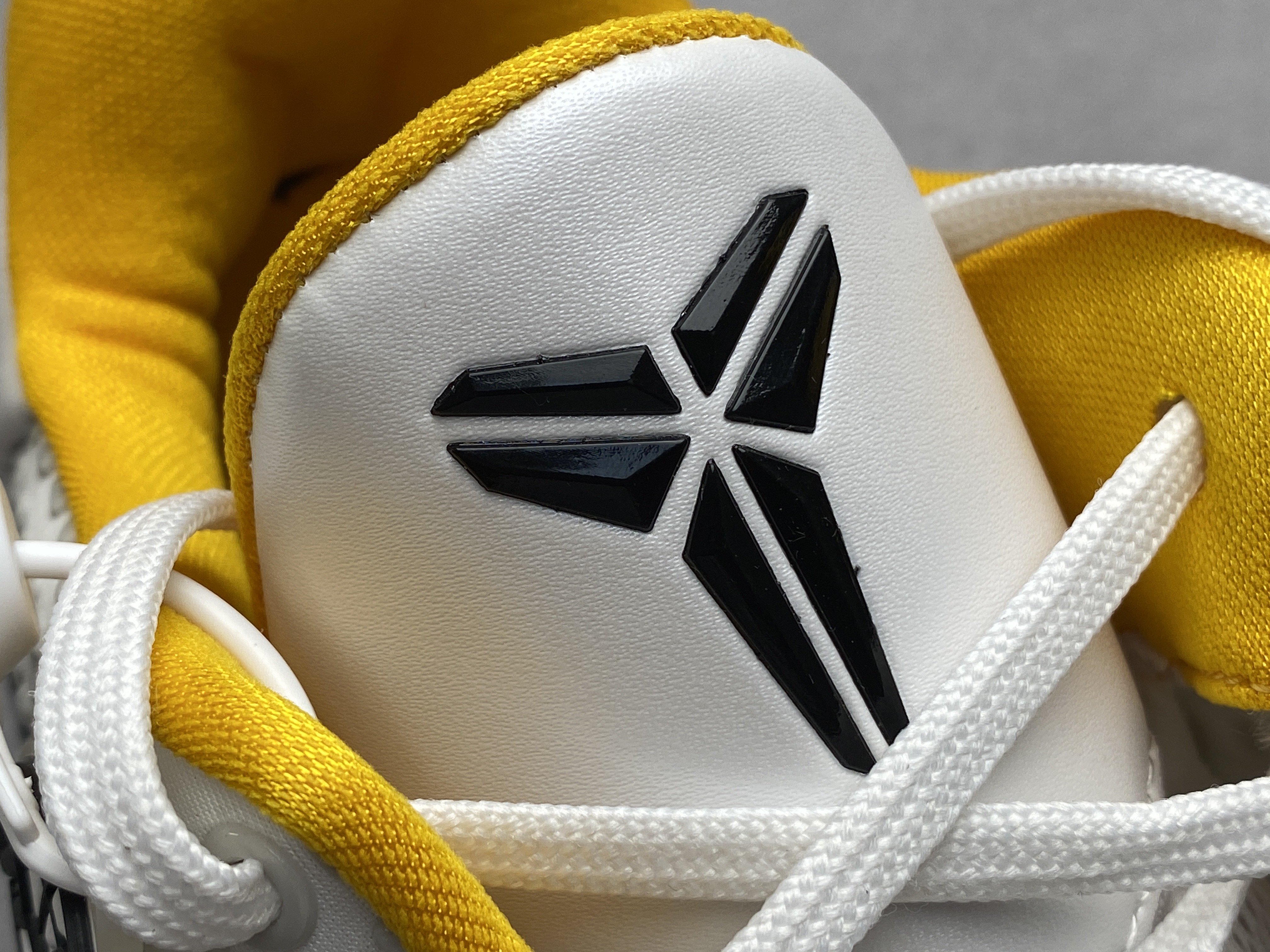 滅世純原 KOBE6 White Del Sol  季後賽 2021復刻 科比 6 低筒 球鞋 籃球鞋 實戰鞋 前後氣墊 真碳板 男鞋 CW2190-100