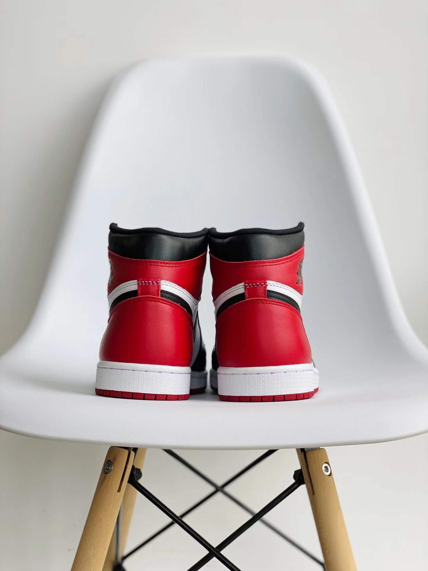 Air Jordan 1 AJ1 Retro Black Toe（2016）黑脚趾 篮球鞋 高筒 休闲鞋 男鞋 板鞋 