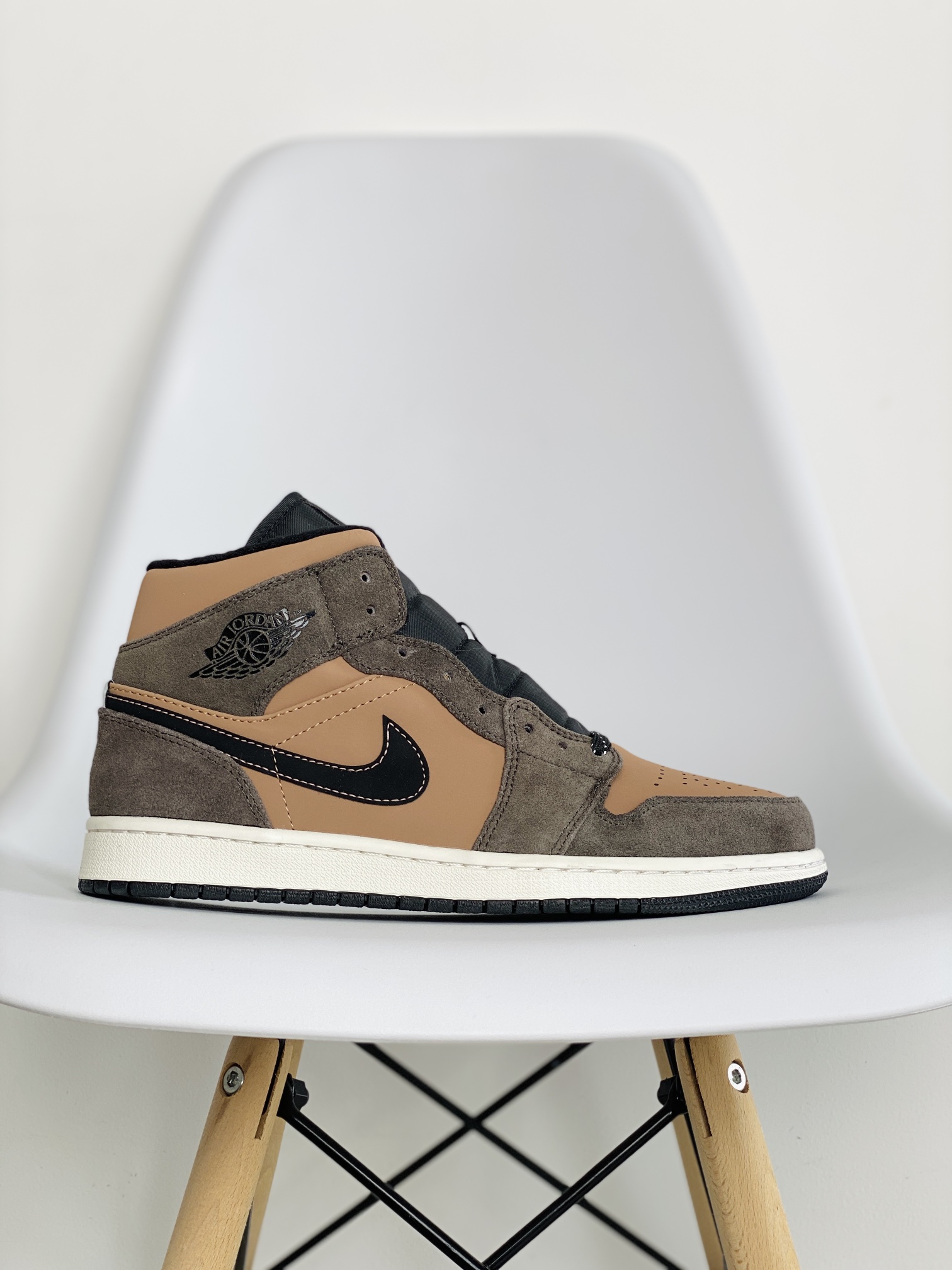 Air Jordan 1 Mid AJ1 SE Dark Chocolate 巧克力色   休闲鞋 女鞋 男鞋 情侣鞋 板鞋  DC7294-200