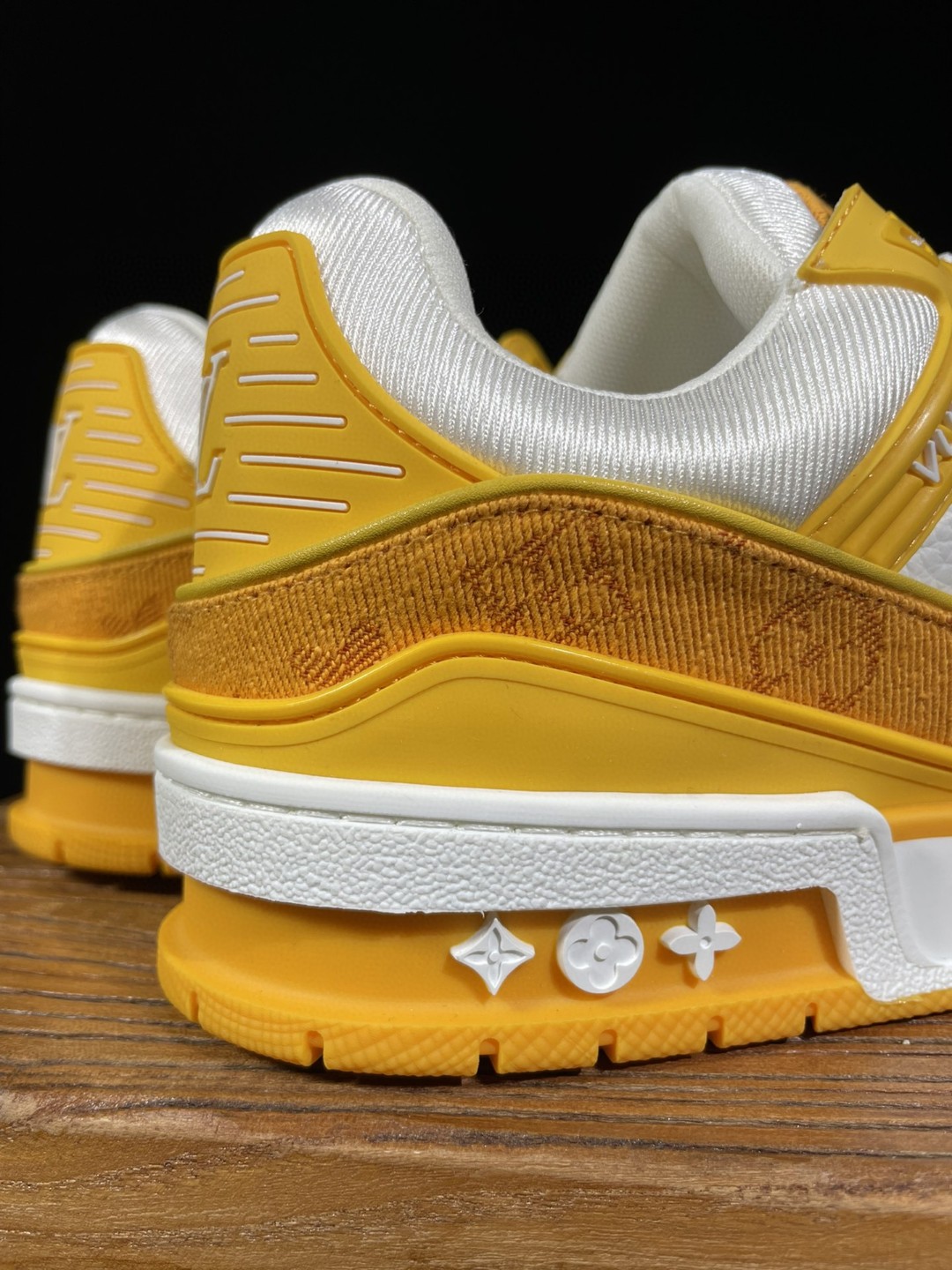 Louis Vuitton 路易威登 Trainer 黄白 低筒 休闲鞋 板鞋 运动鞋 男鞋 女鞋 1A9JHB