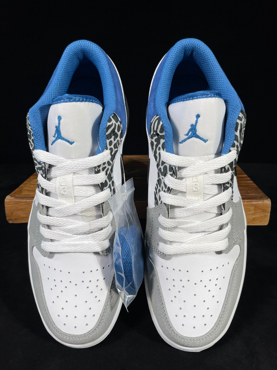 Air Jordan 1 Low AJ1 SE True Blue 真蓝 爆裂纹 白蓝 低筒 板鞋 休闲鞋 男鞋 DM1199-140