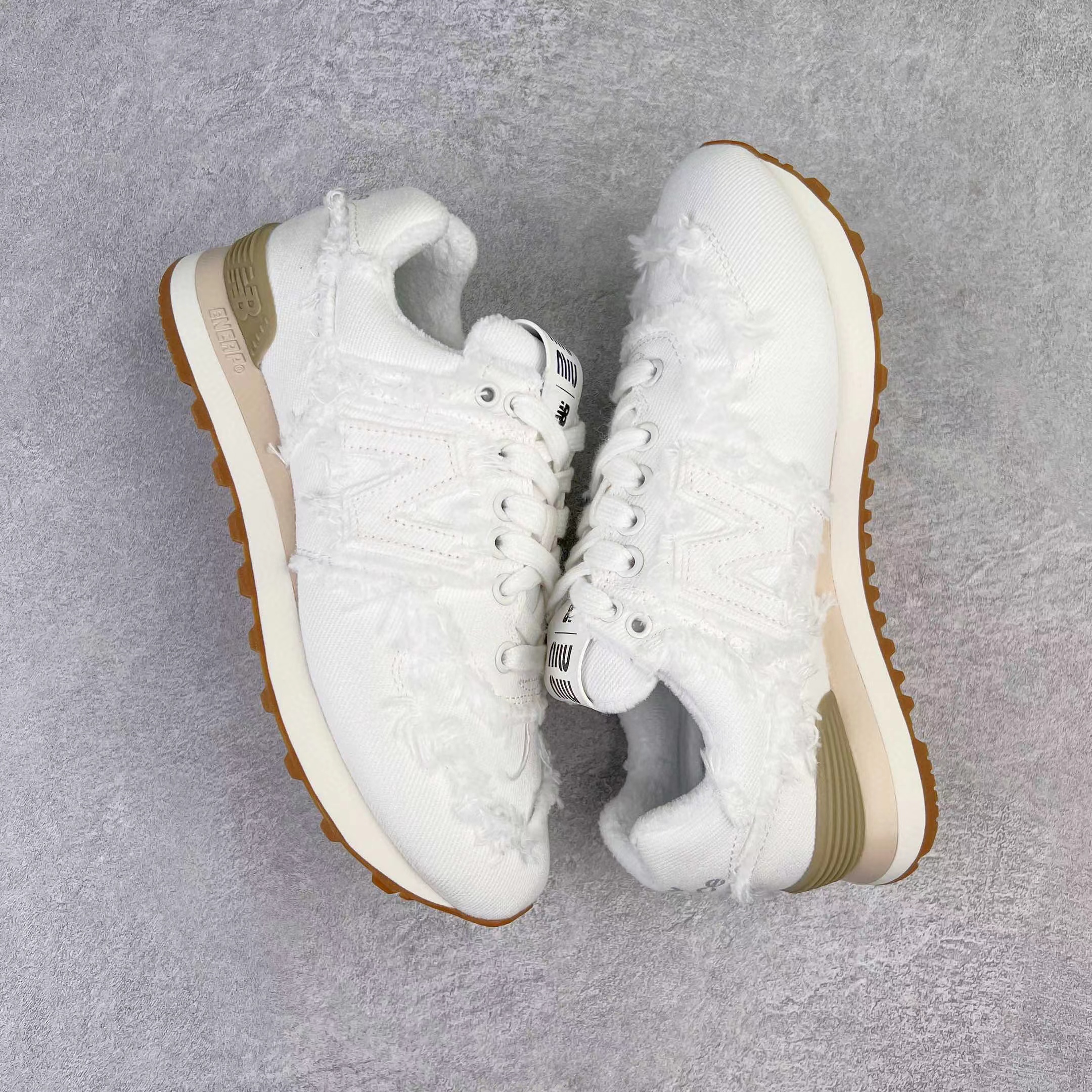 MiuMiu New Balance NB574 白色 低筒 联名 复古慢跑鞋 男鞋 女鞋 休闲鞋 板鞋 5E765D_CSL_F0009_015