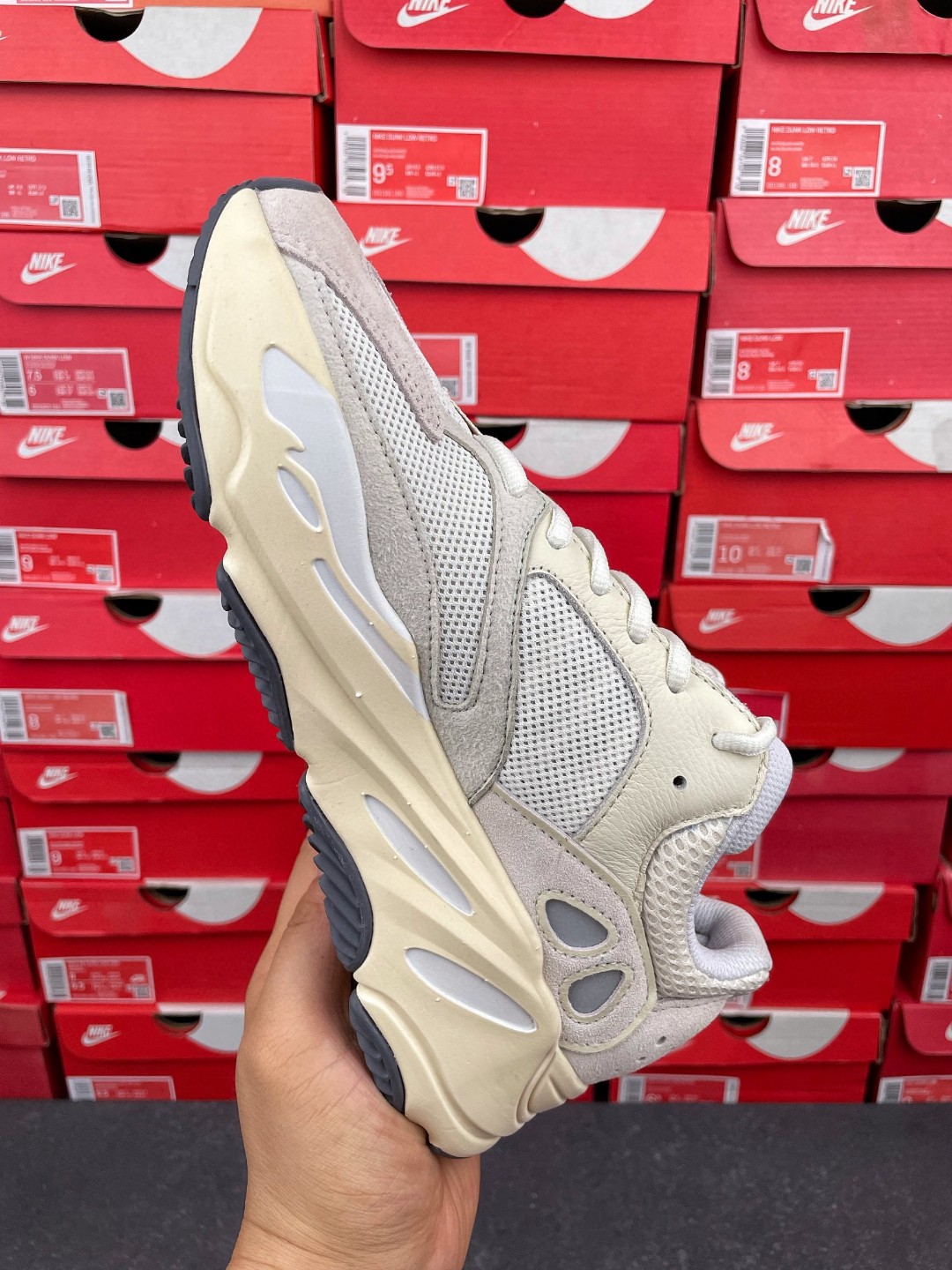 adidas originals Yeezy Boost 700 Analog 灰白 低筒 休闲鞋 运动鞋 老爹鞋 男鞋 女鞋 EG7596