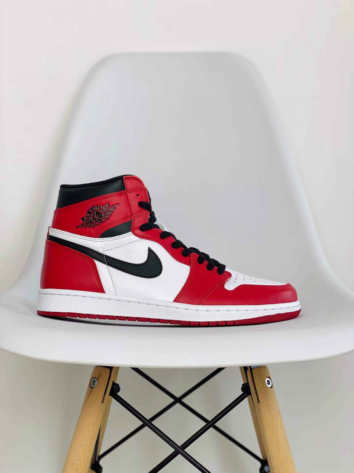 Air Jordan 1 AJ1 Retro Chicago 2015 芝加哥 白紅 篮球鞋 高筒 休闲鞋 男鞋 板鞋 