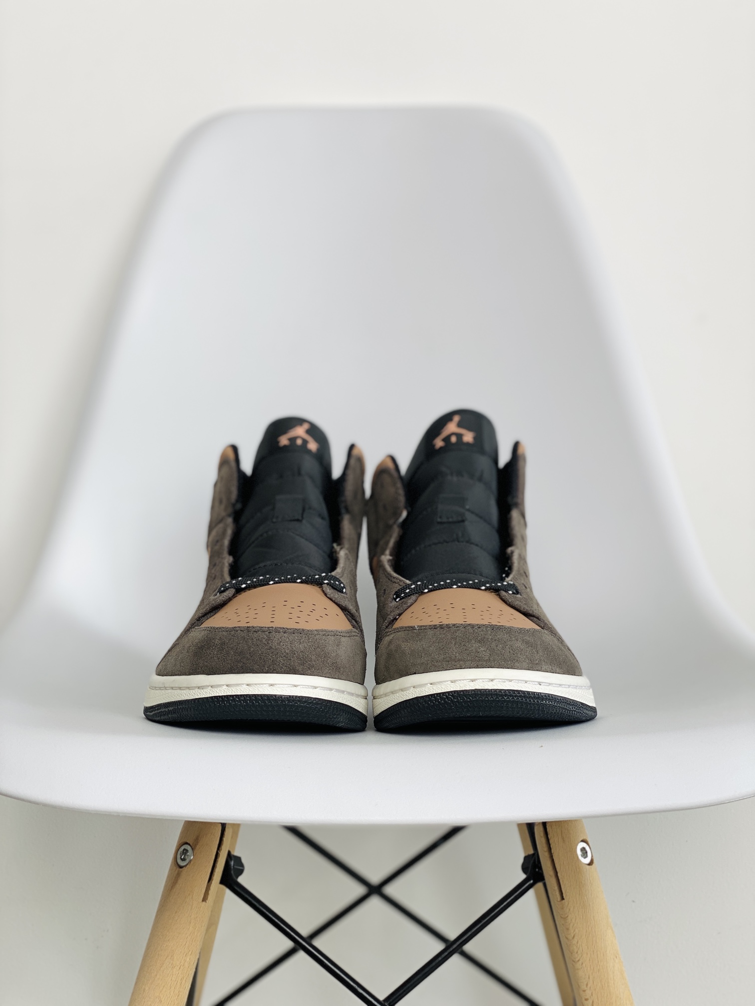 Air Jordan 1 Mid AJ1 SE Dark Chocolate 巧克力色   休闲鞋 女鞋 男鞋 情侣鞋 板鞋  DC7294-200