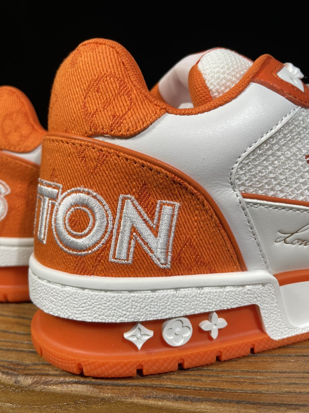 Louis Vuitton 路易威登 Trainer 魔术贴 白橙 休闲鞋 板鞋 运动鞋 男鞋 女鞋 1A9ZBI