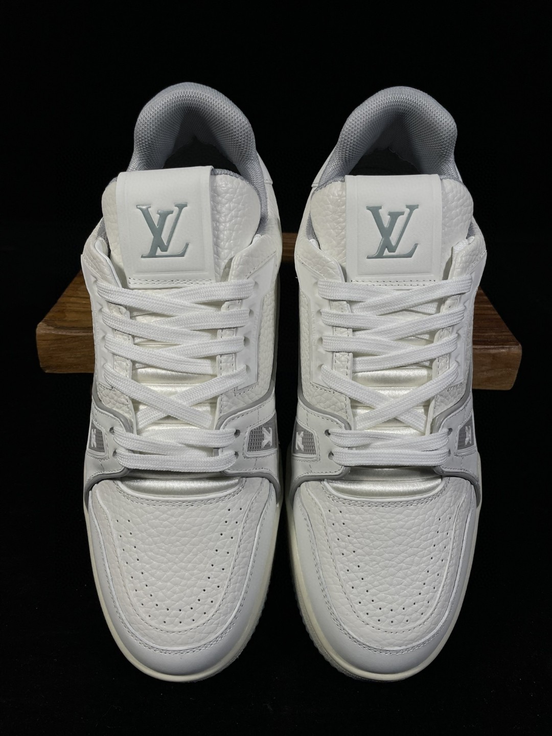 Louis Vuitton 路易威登 Trainer 白水泥 低筒 休闲鞋 板鞋 运动鞋 男鞋 女鞋 1A9UP6