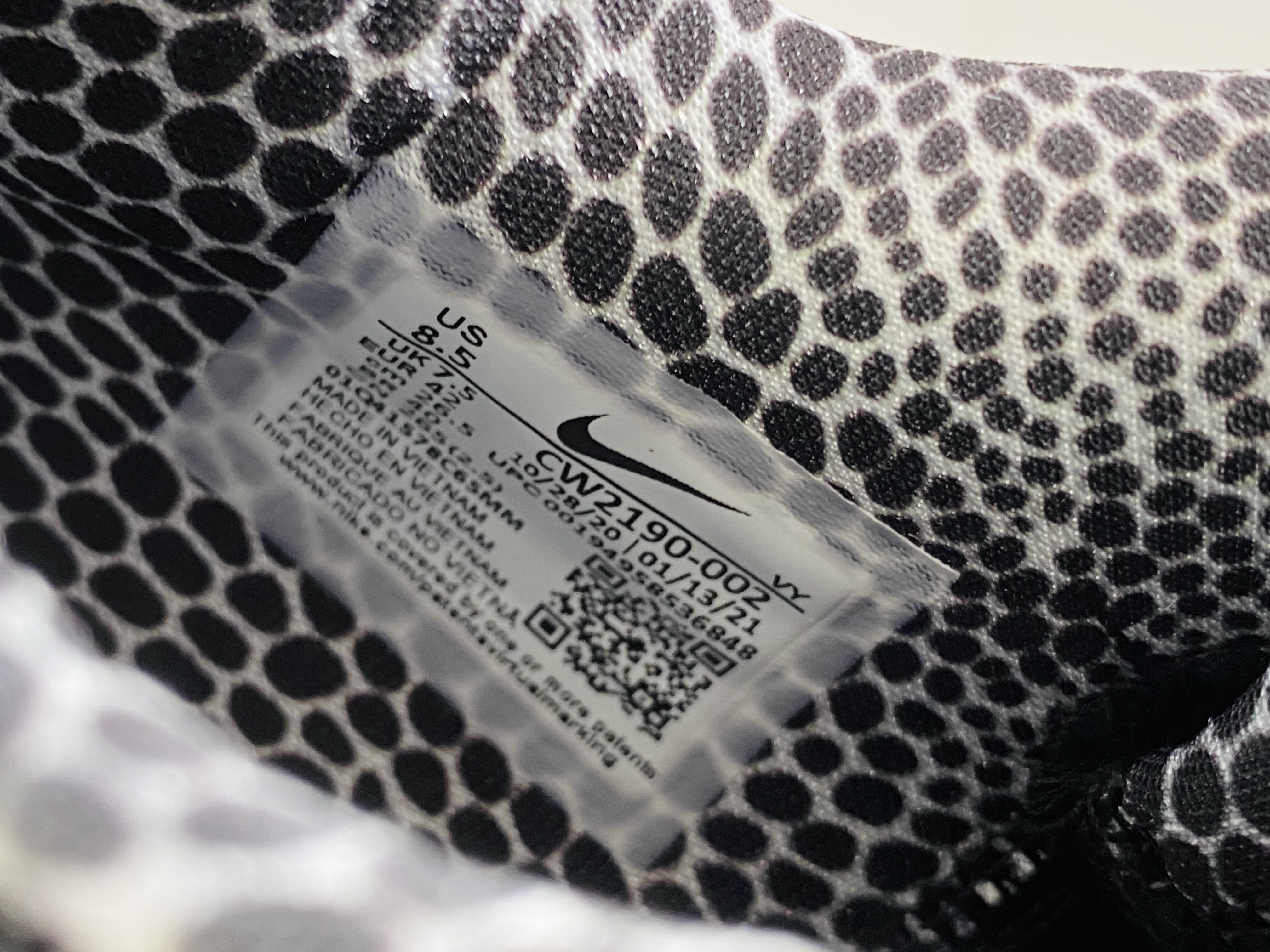 需预定 H12 Kobe6  GIGI mambacita  黑白  球鞋 籃球鞋 實戰鞋 前掌气垫 后掌EVA 真碳板 男鞋   CW2190-002