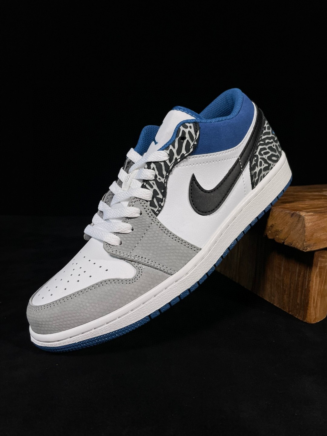 Air Jordan 1 Low AJ1 SE True Blue 真蓝 爆裂纹 白蓝 低筒 板鞋 休闲鞋 男鞋 DM1199-140